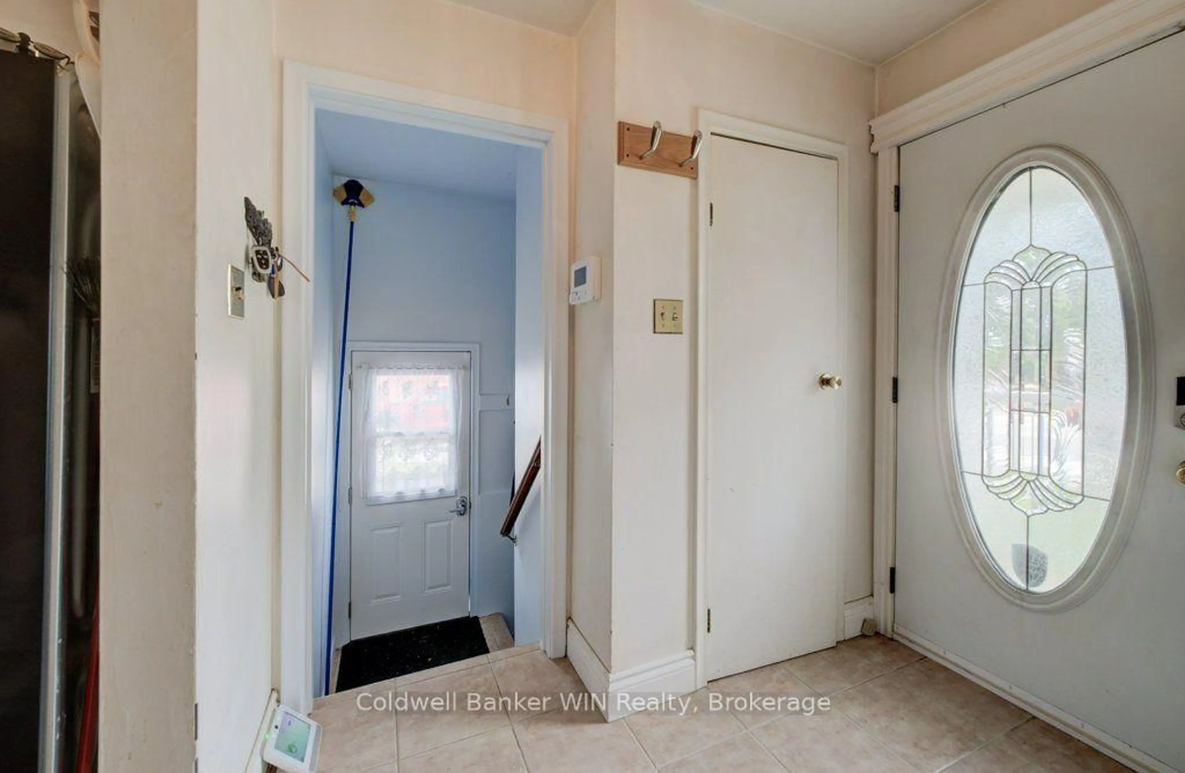 Indoor entryway for 140 Queen St, Wellington North Ontario N0G 2L3