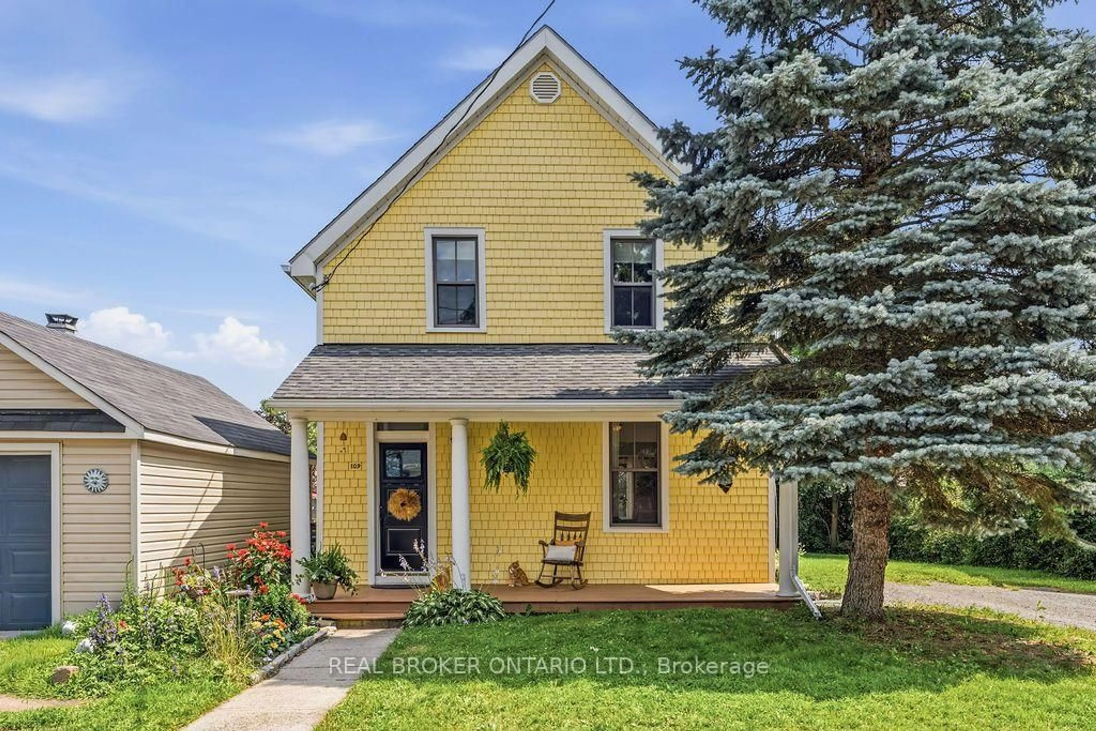 Home with vinyl exterior material, street for 109 Edward St, Almonte Ontario K0A 1A0
