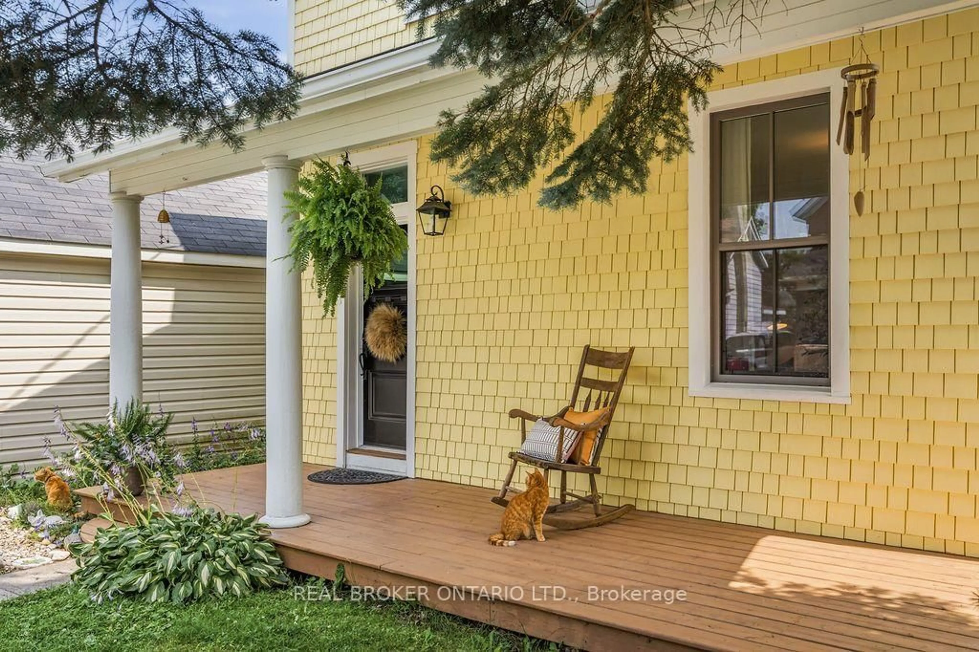 Home with vinyl exterior material, street for 109 Edward St, Almonte Ontario K0A 1A0