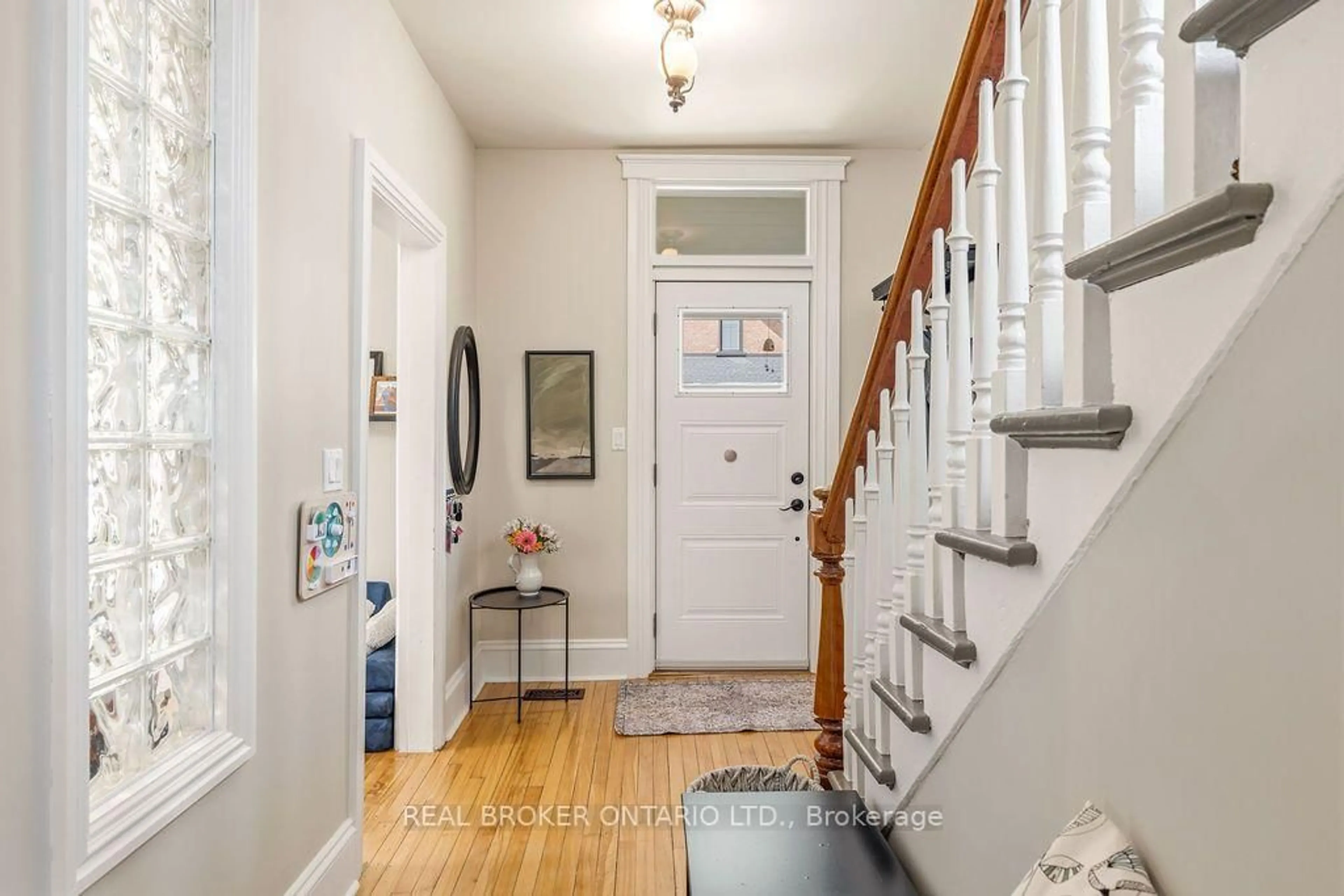 Indoor entryway for 109 Edward St, Almonte Ontario K0A 1A0