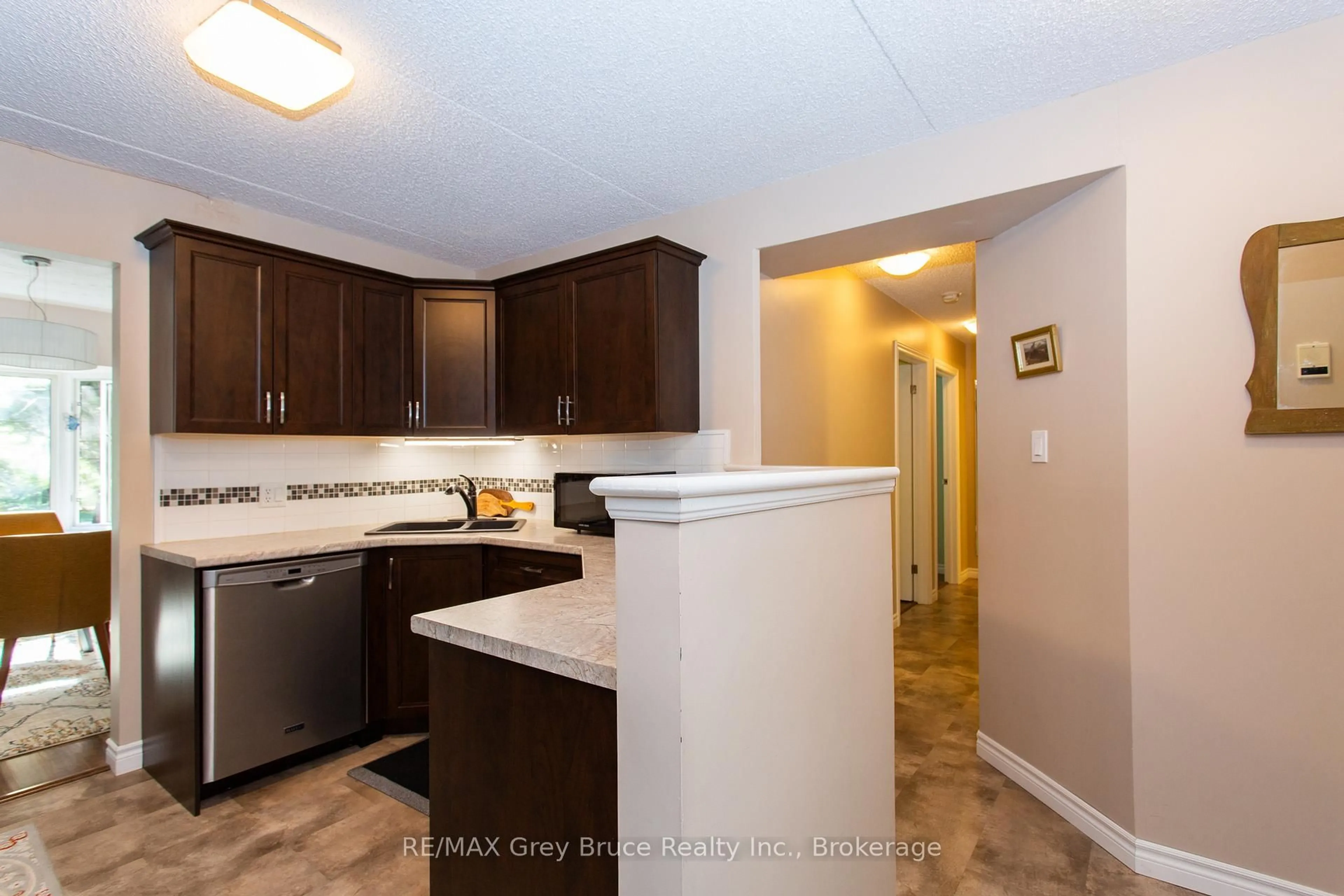 Standard kitchen, unknown for 125 Hinks St #206, Brockton Ontario N0G 2V0