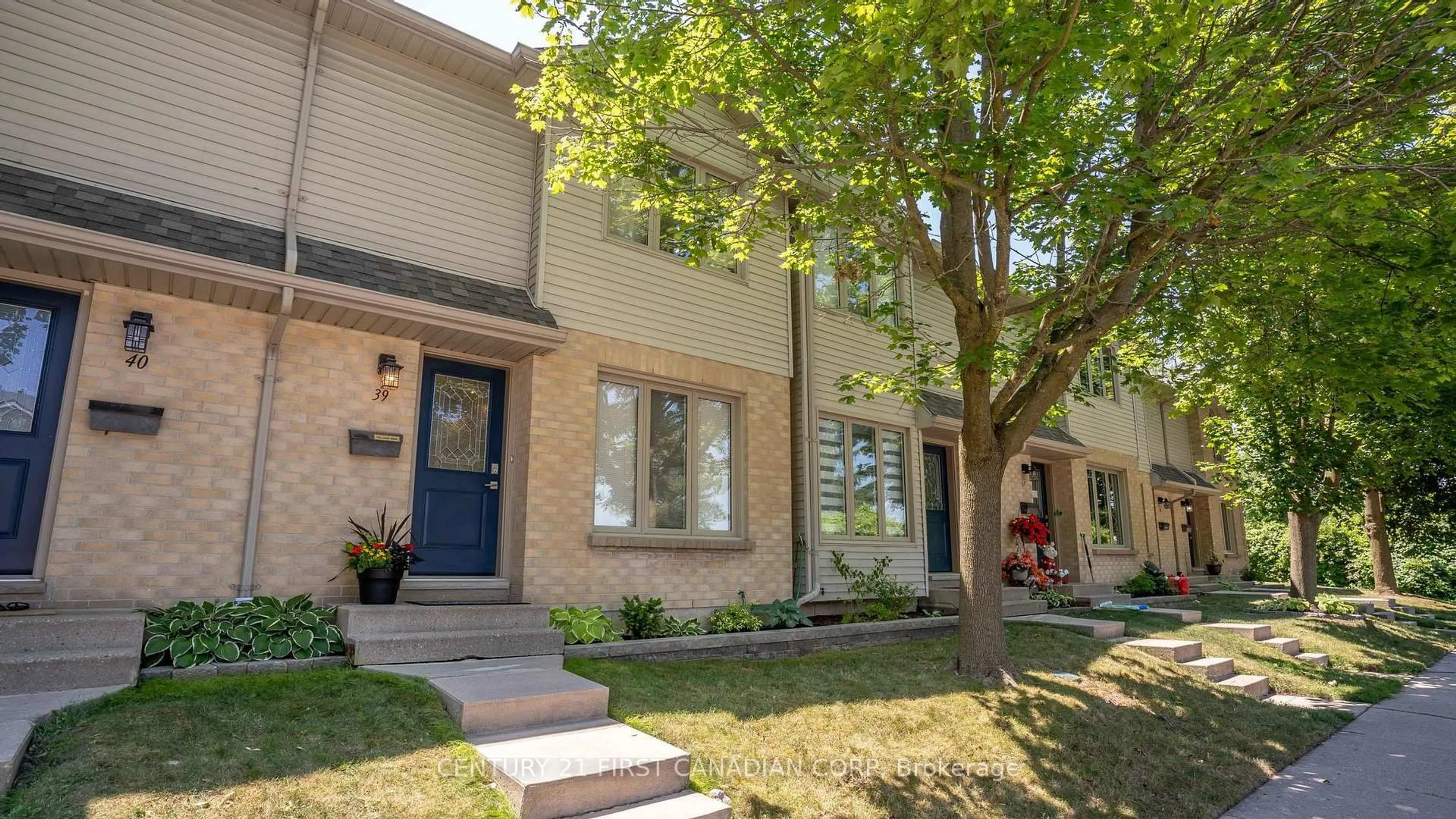 Home with brick exterior material, street for 925 Lawson Rd #39, London North Ontario N6G 4X3