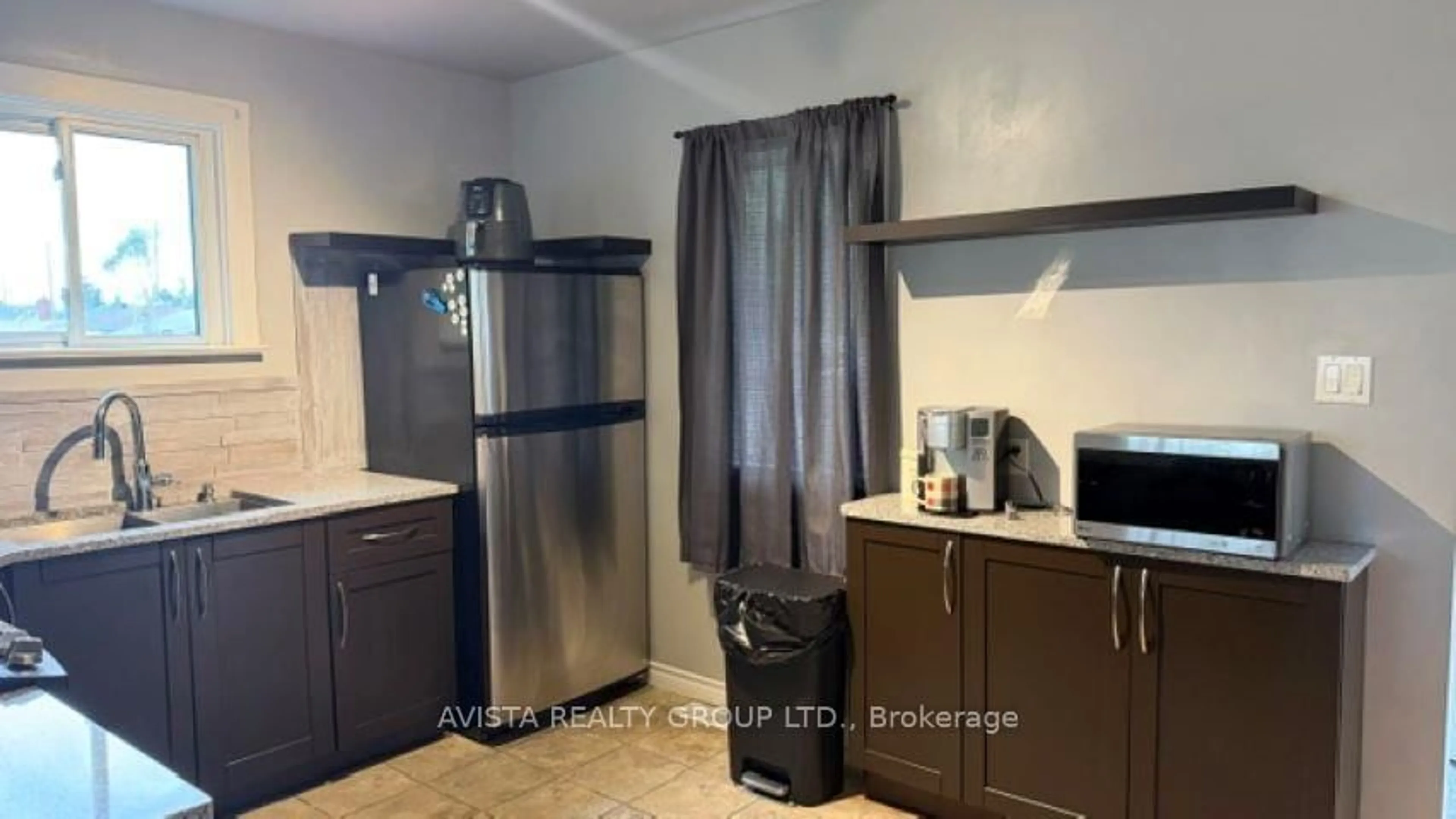 Standard kitchen, unknown for 700 Francis St, Thunder Bay Ontario P7E 4E1