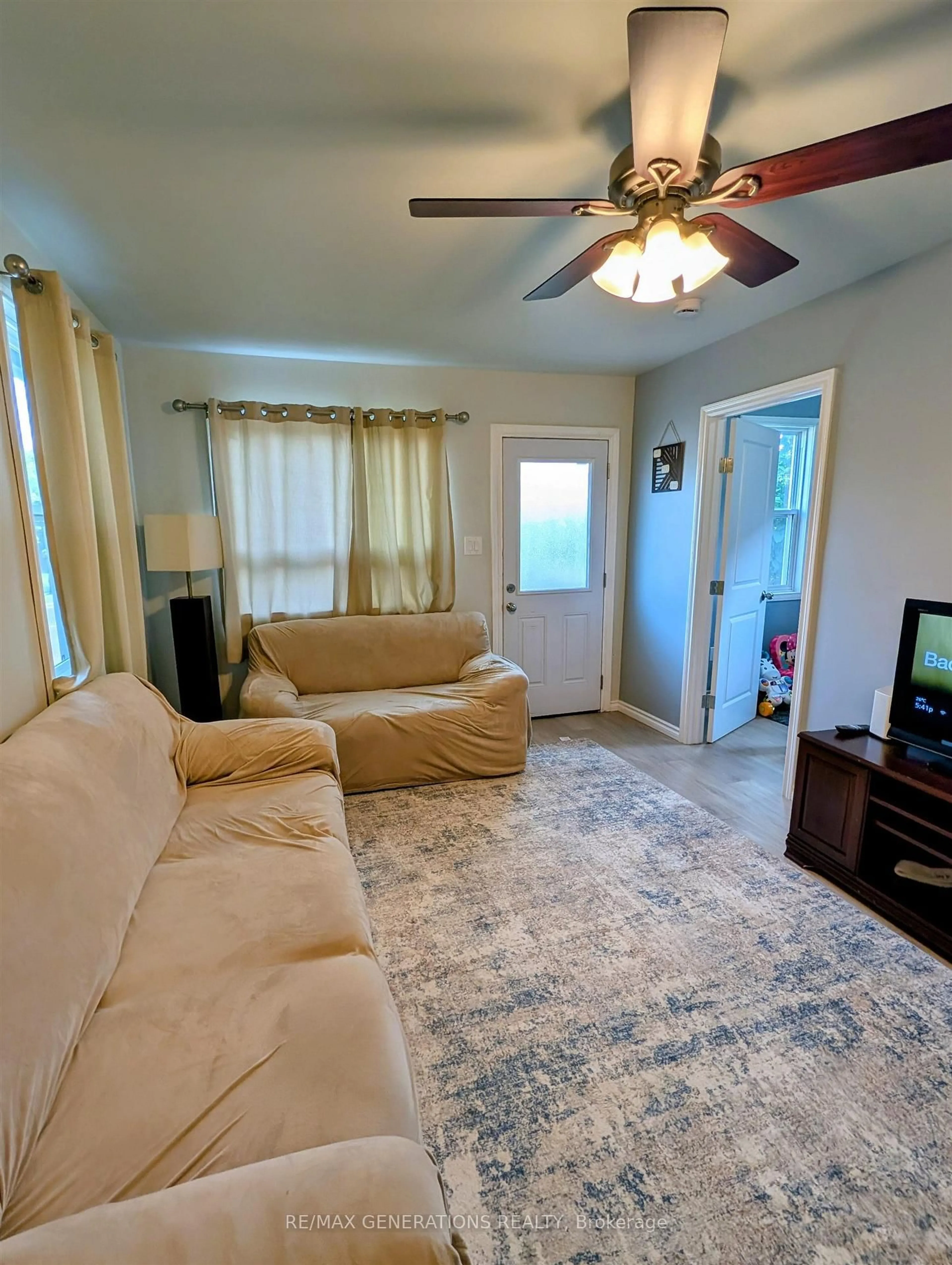 Living room with furniture, unknown for 717 NORTHERN Ave, Thunder Bay Ontario P7C 2W1