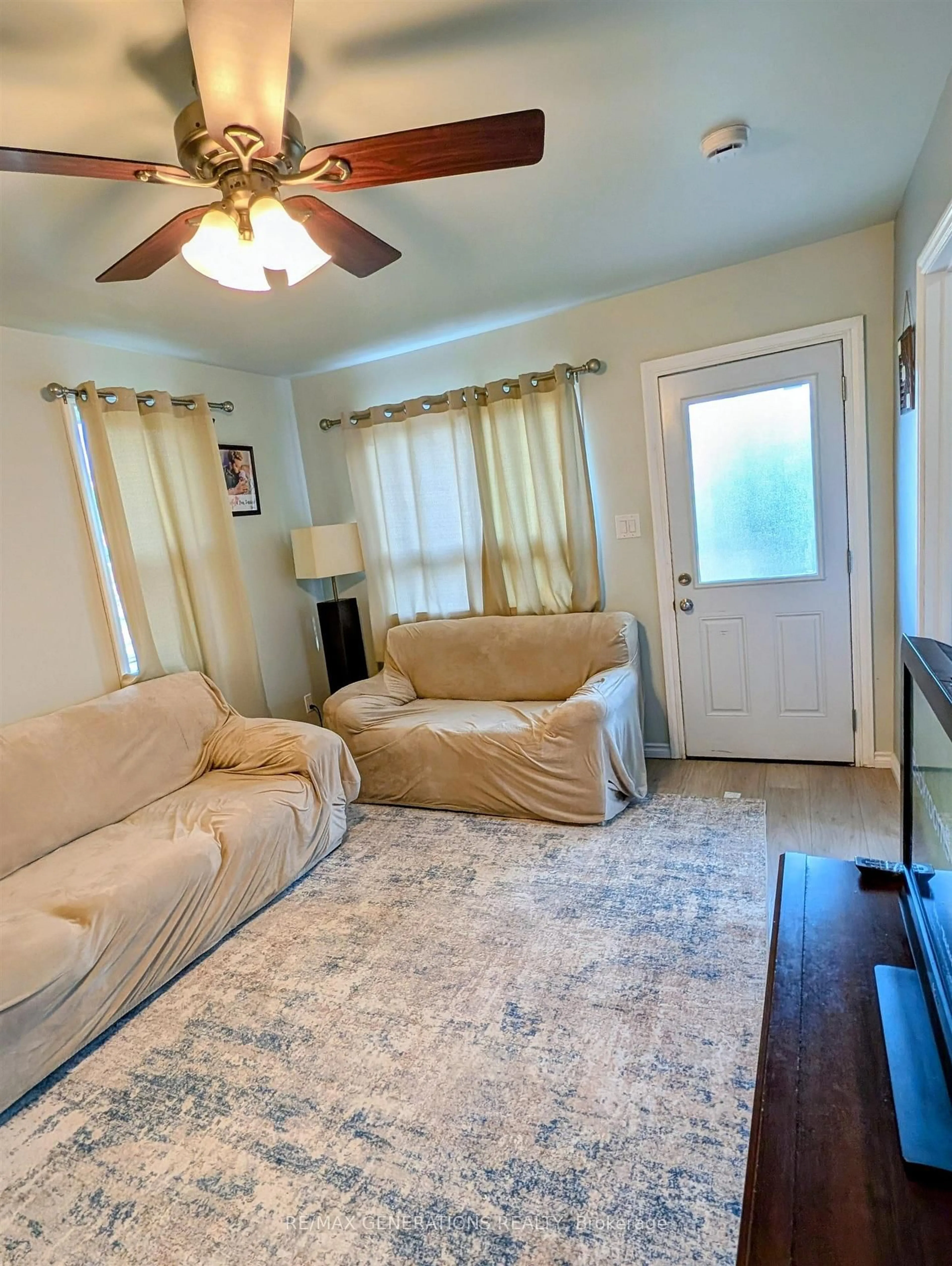Living room with furniture, unknown for 717 NORTHERN Ave, Thunder Bay Ontario P7C 2W1
