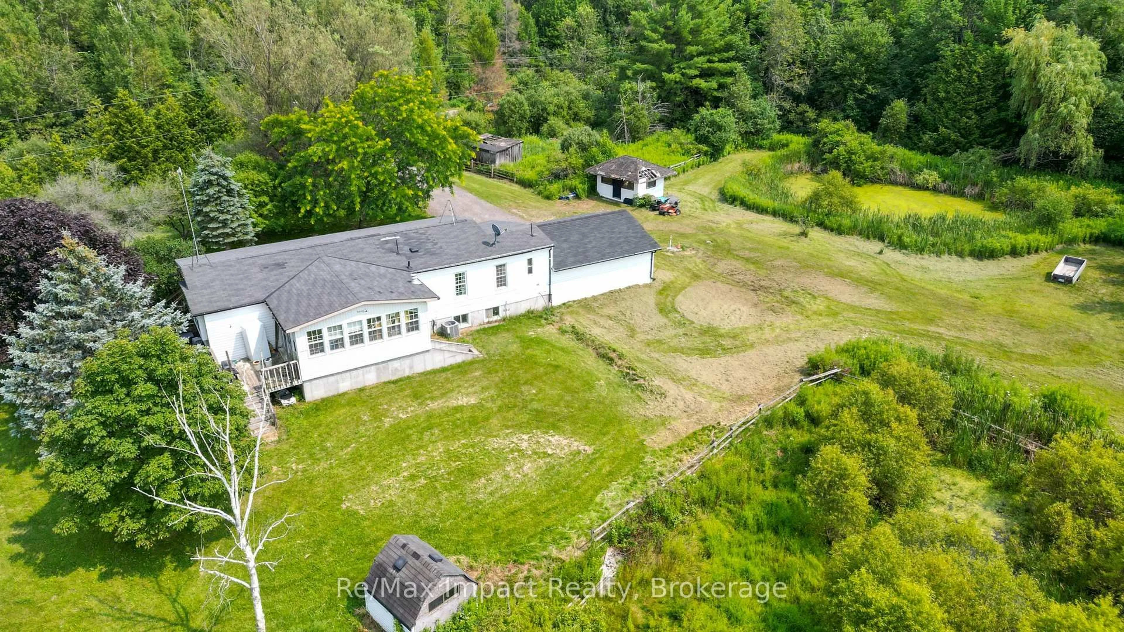 A pic from outside/outdoor area/front of a property/back of a property/a pic from drone, building for 1004 Broomfield Rd, Cramahe Ontario K0K 1M0