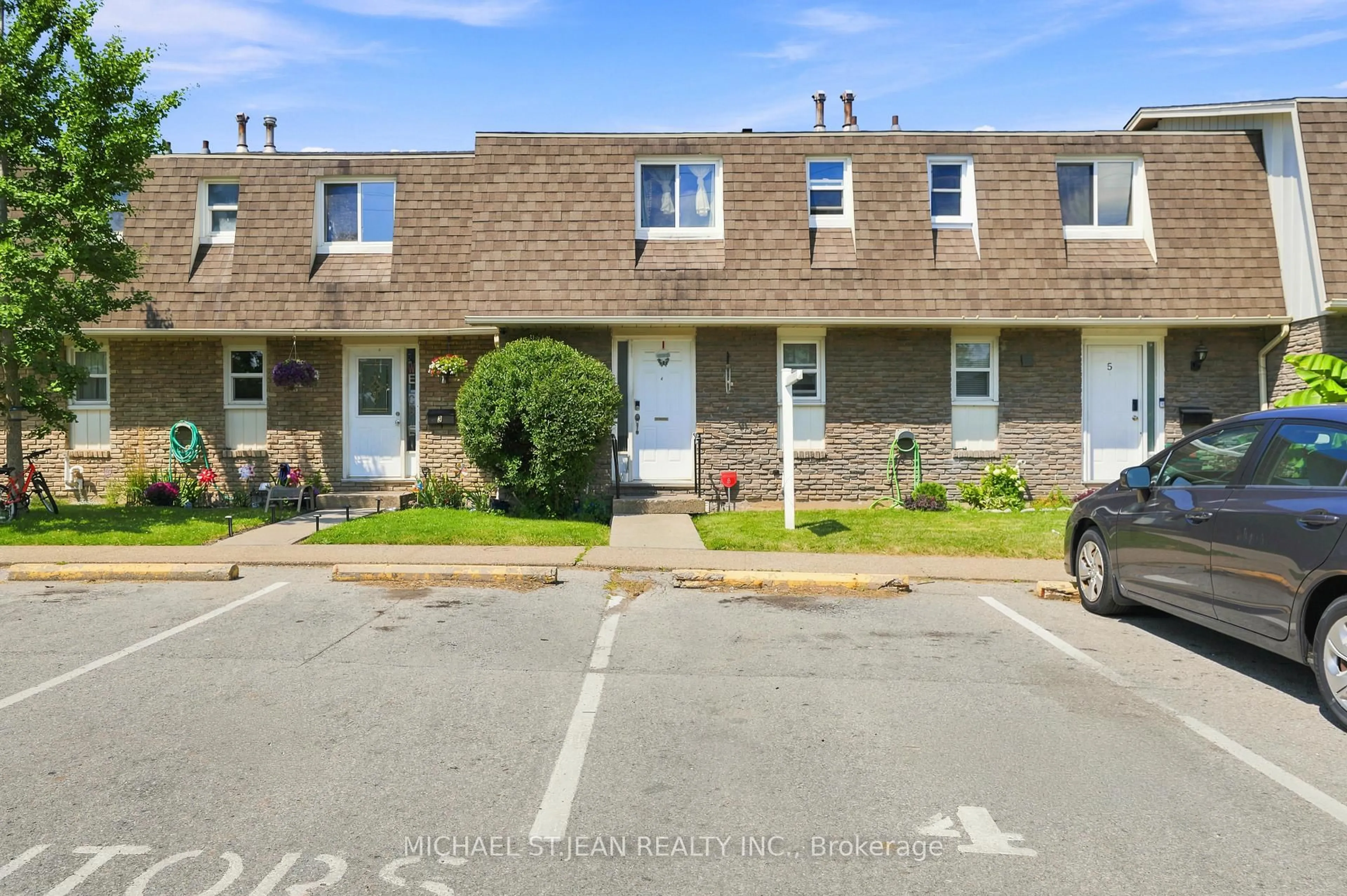 A pic from outside/outdoor area/front of a property/back of a property/a pic from drone, street for 131 Rockwood Ave #4, St. Catharines Ontario L2P 3K4