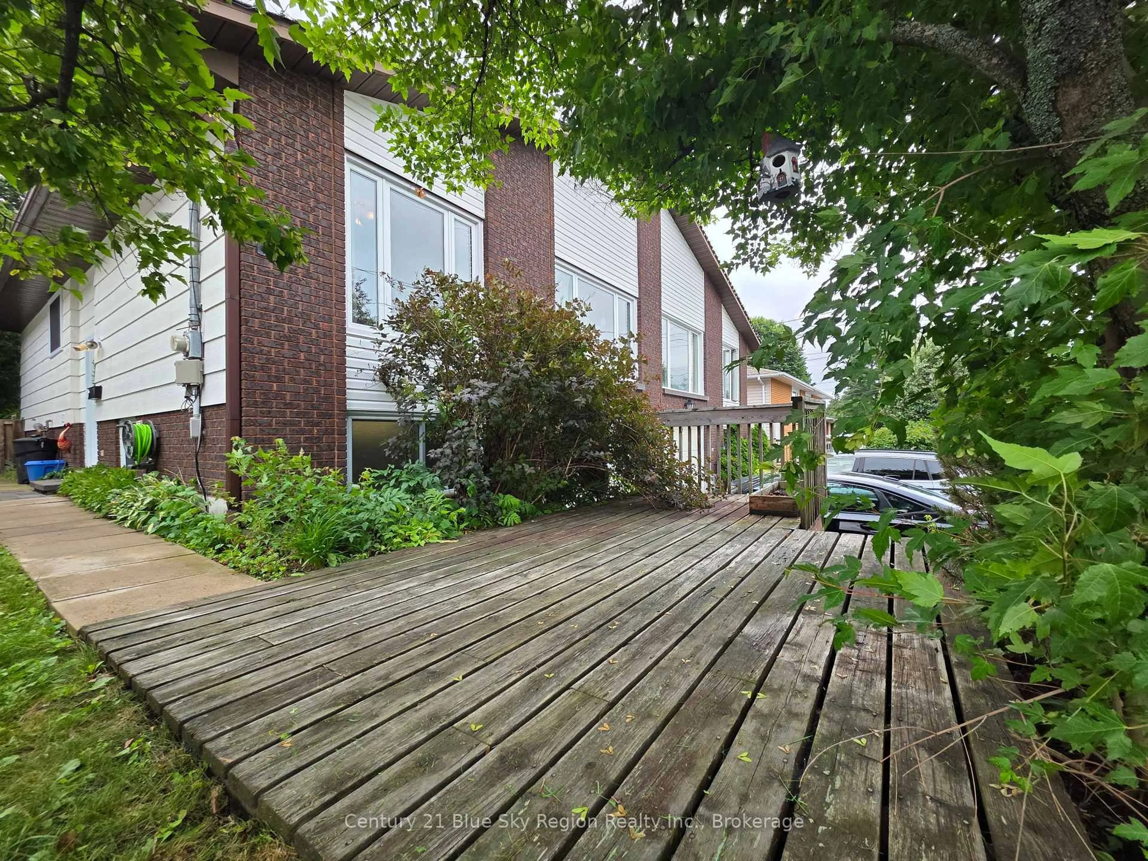 A pic from outside/outdoor area/front of a property/back of a property/a pic from drone, street for 798 McKay Ave, North Bay Ontario P1B 7W3