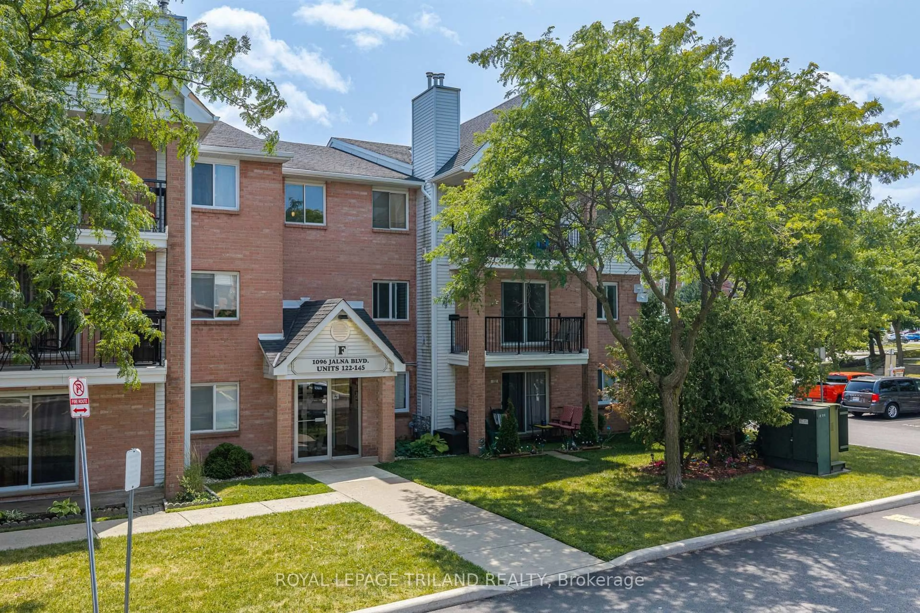 A pic from outside/outdoor area/front of a property/back of a property/a pic from drone, unknown for 1096 Jalna Blvd #130, London South Ontario N6E 3B8