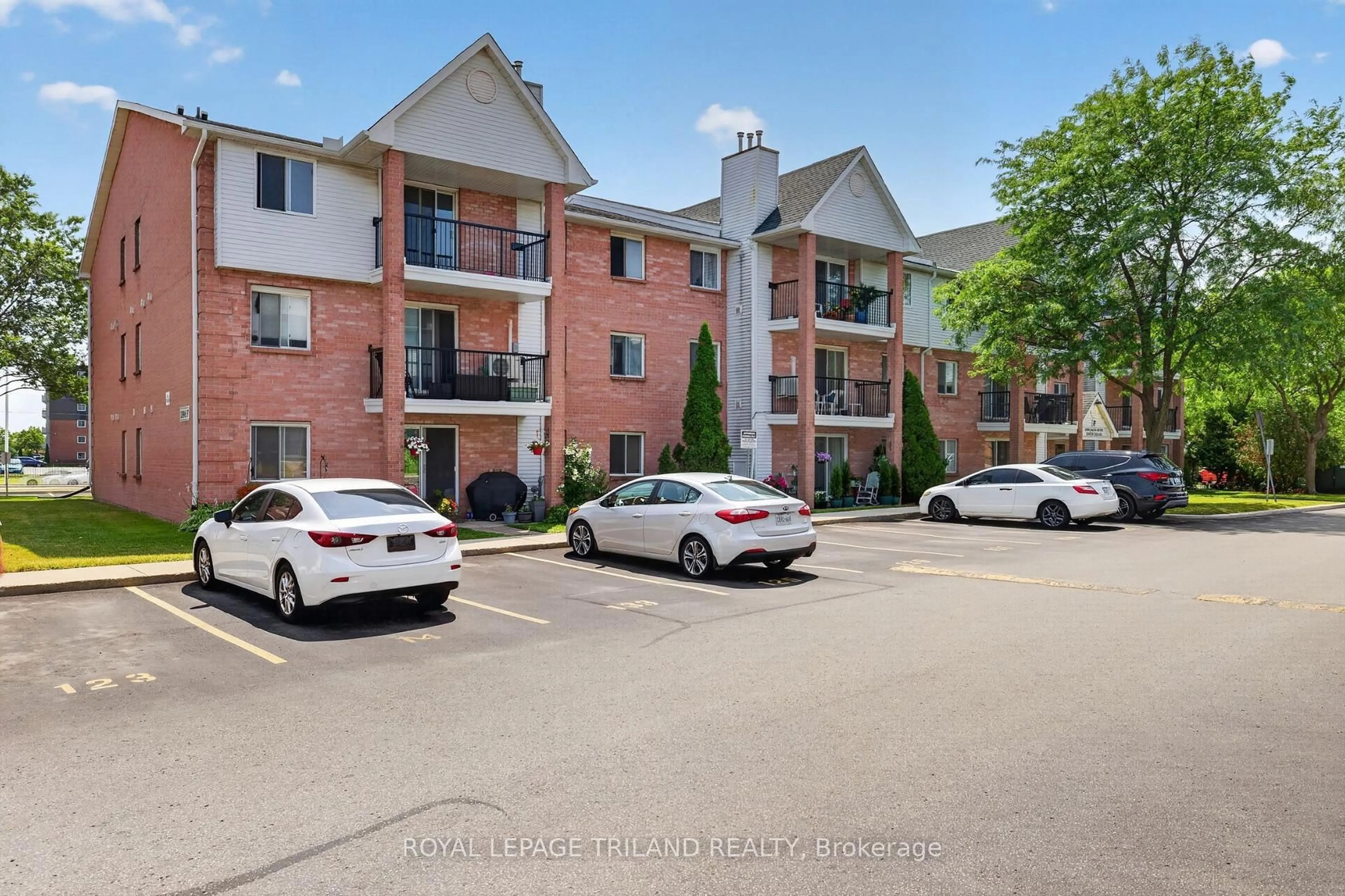 Patio, unknown for 1096 Jalna Blvd #130, London South Ontario N6E 3B8