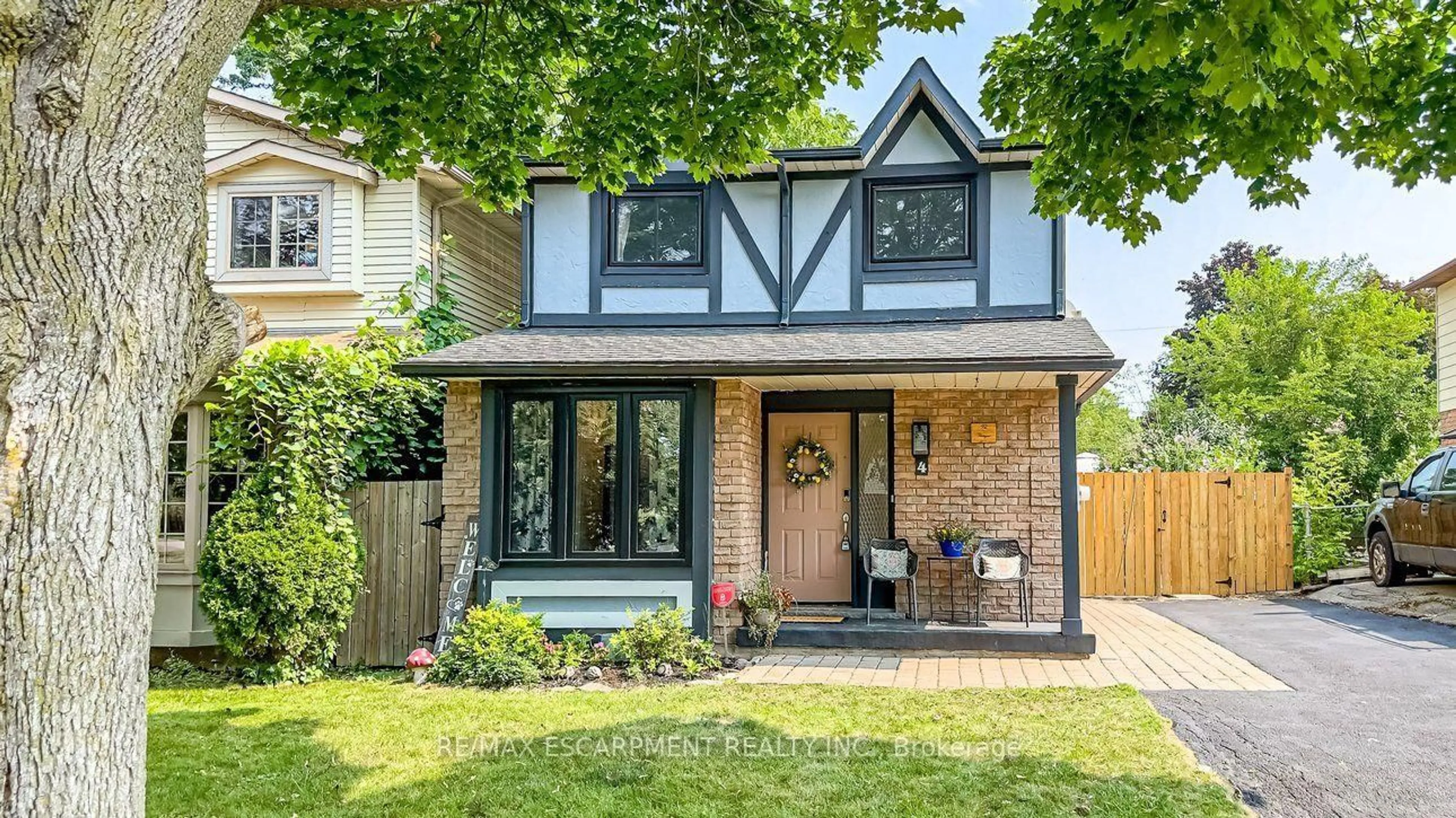 Home with brick exterior material, street for 4 Balmoral Crt, Haldimand Ontario N3W 1E6