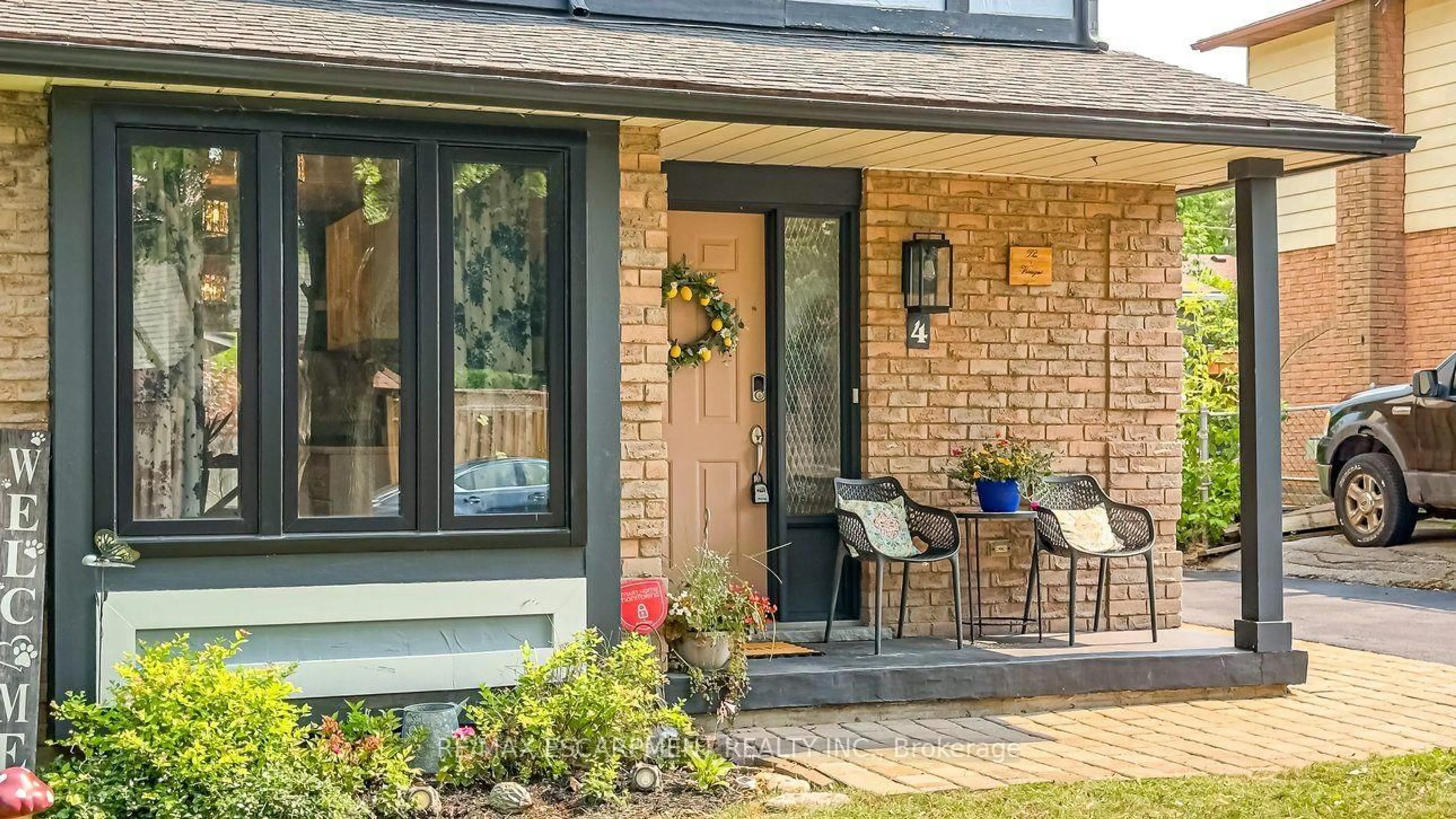 Home with brick exterior material, street for 4 Balmoral Crt, Haldimand Ontario N3W 1E6