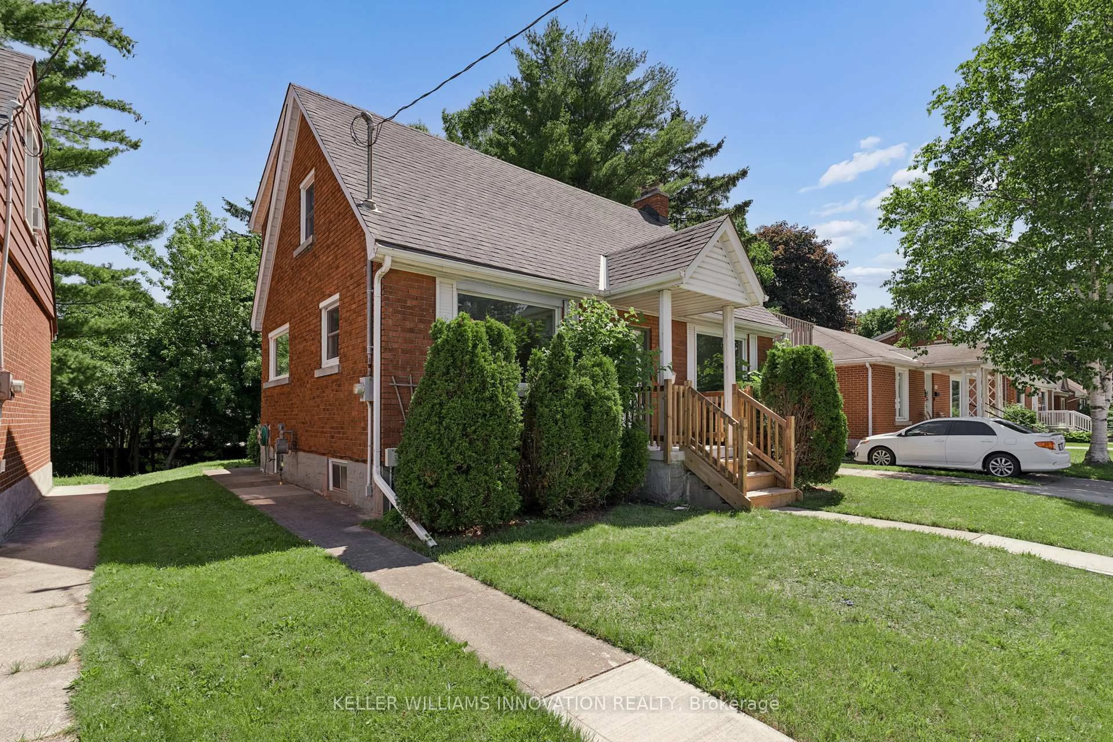 Home with brick exterior material, street for 580 Weber St, Kitchener Ontario N2H 1G8