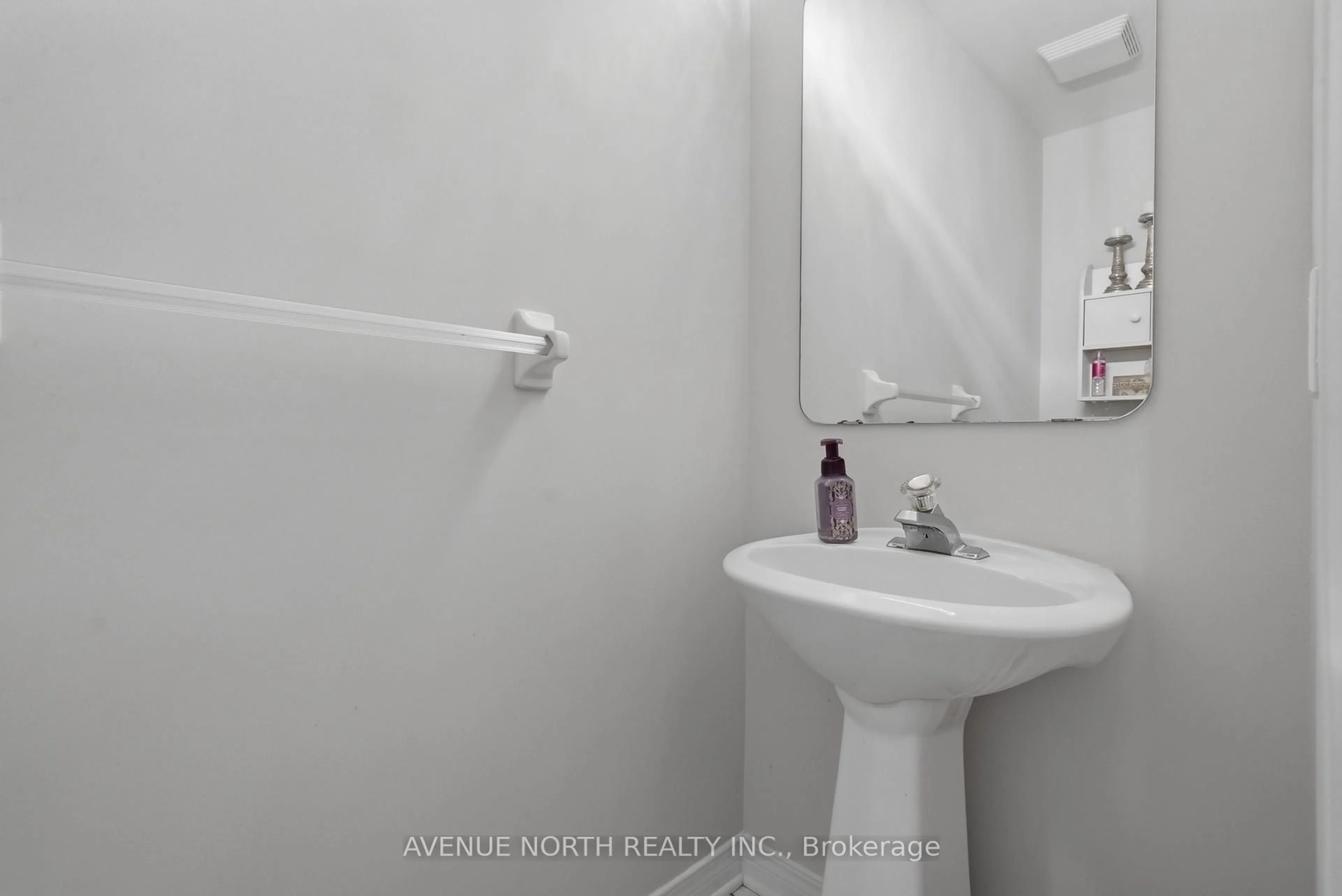 Standard bathroom, unknown for 276 Windhurst Dr, Ottawa Ontario K2G 6G9