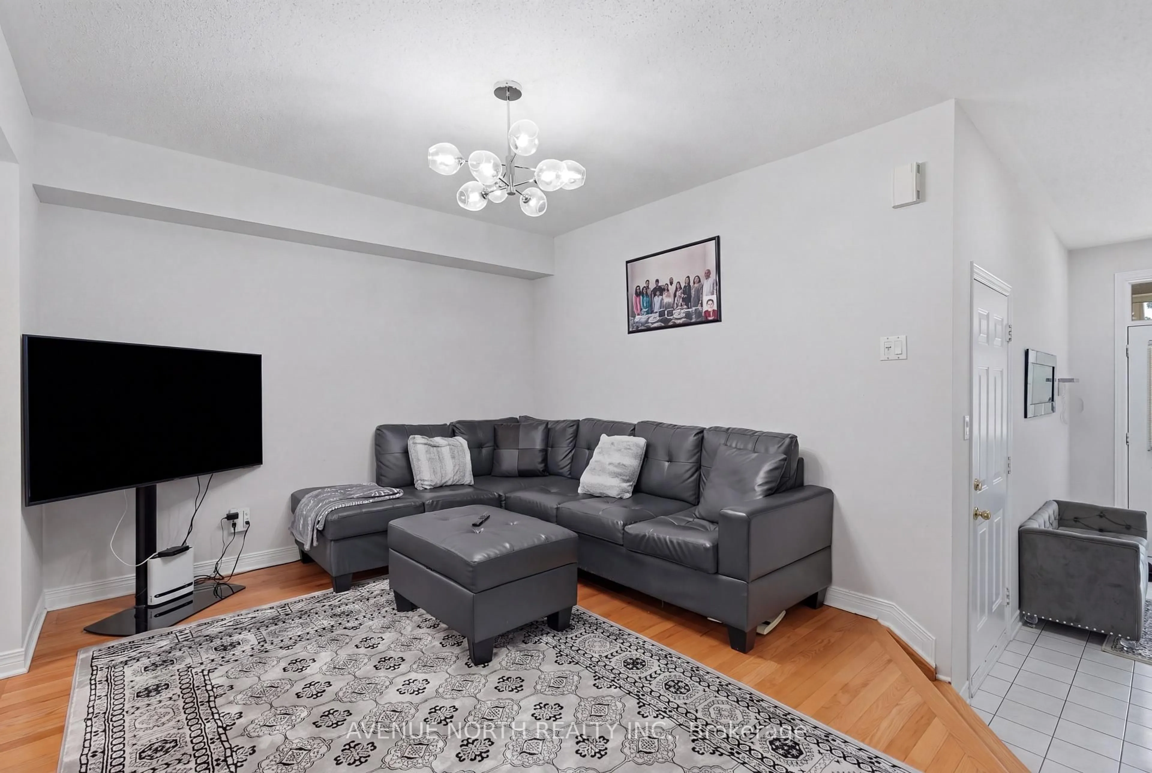 Living room with furniture, carpet floor for 276 Windhurst Dr, Ottawa Ontario K2G 6G9