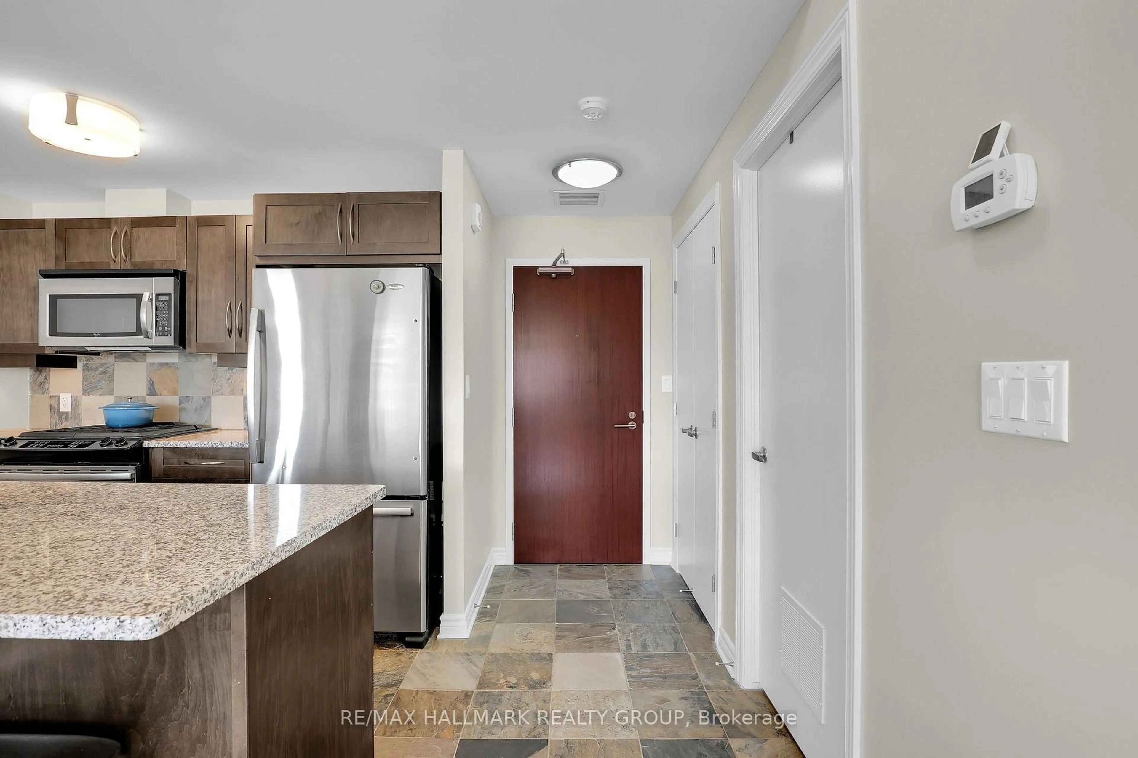 Standard kitchen, unknown for 575 Byron Ave #411, Ottawa Ontario K2A 1R7