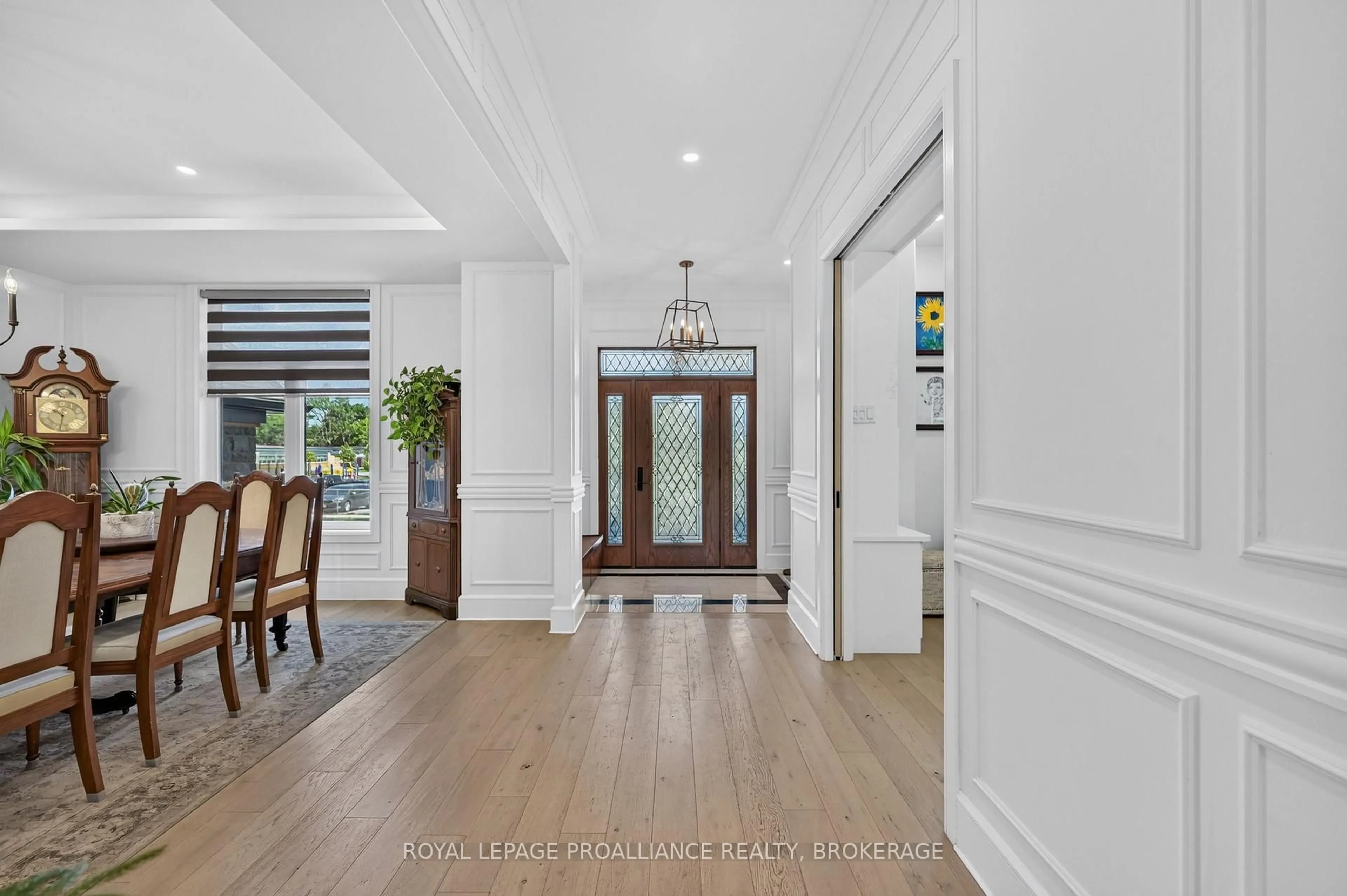 Indoor entryway for 86 Macdonnell St, Kingston Ontario K7L 4B7