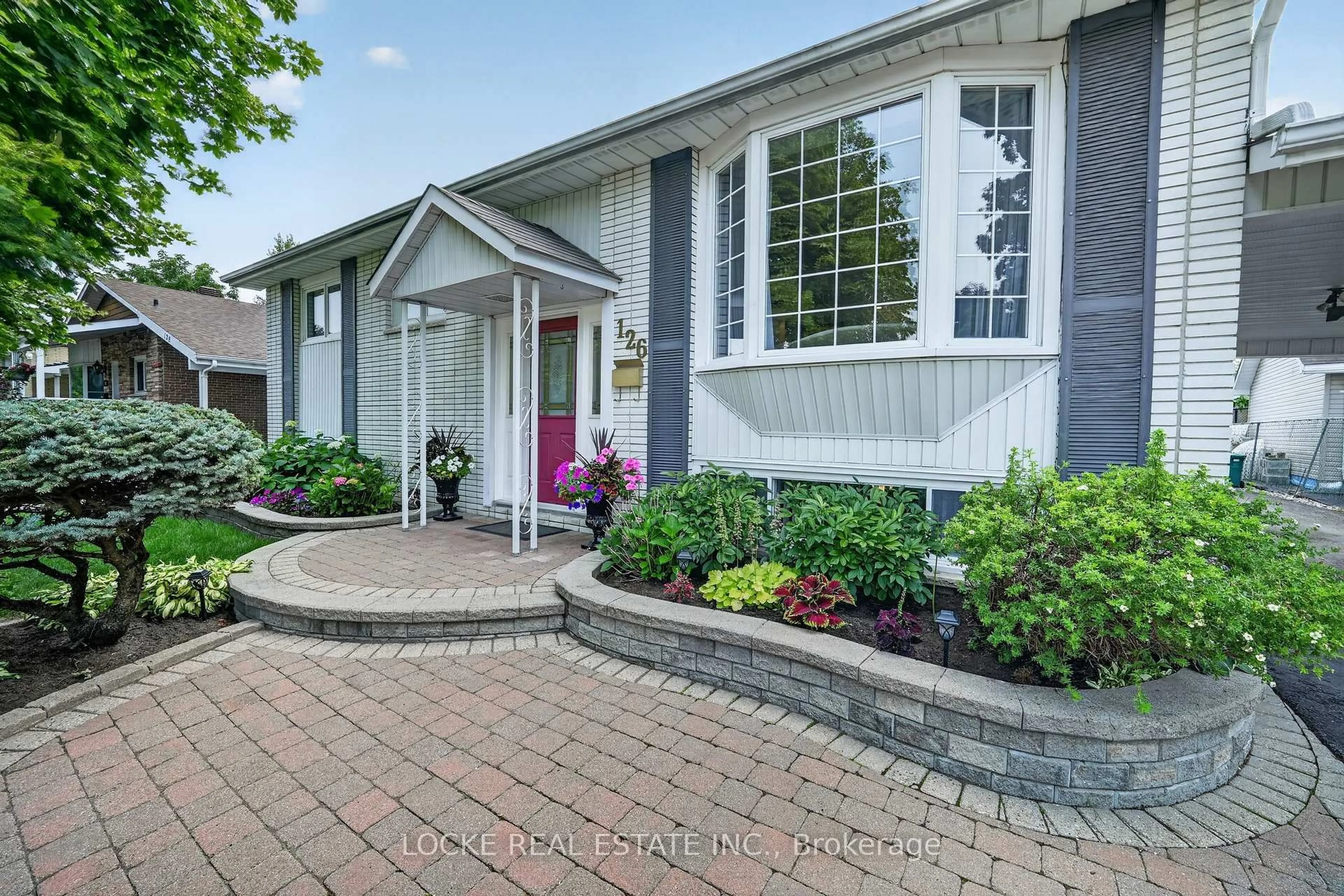 Unknown for 126 Juniper St, Orleans Ontario K1E 1A4