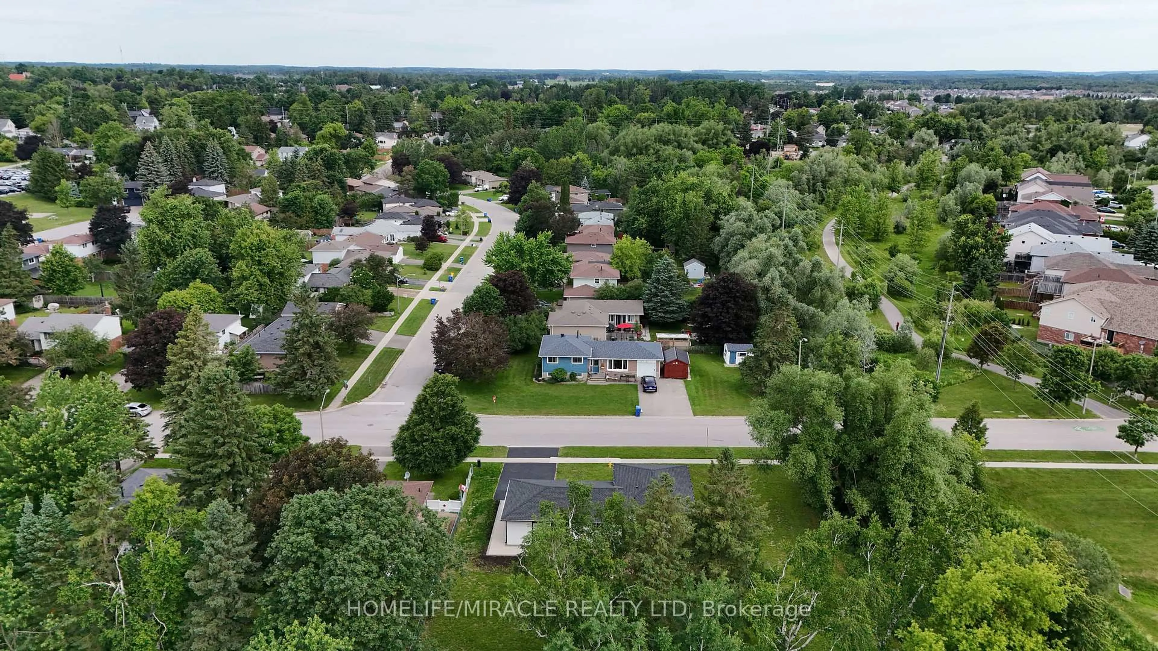 A pic from outside/outdoor area/front of a property/back of a property/a pic from drone, street for 357 Simon St, Shelburne Ontario L0N 1S4