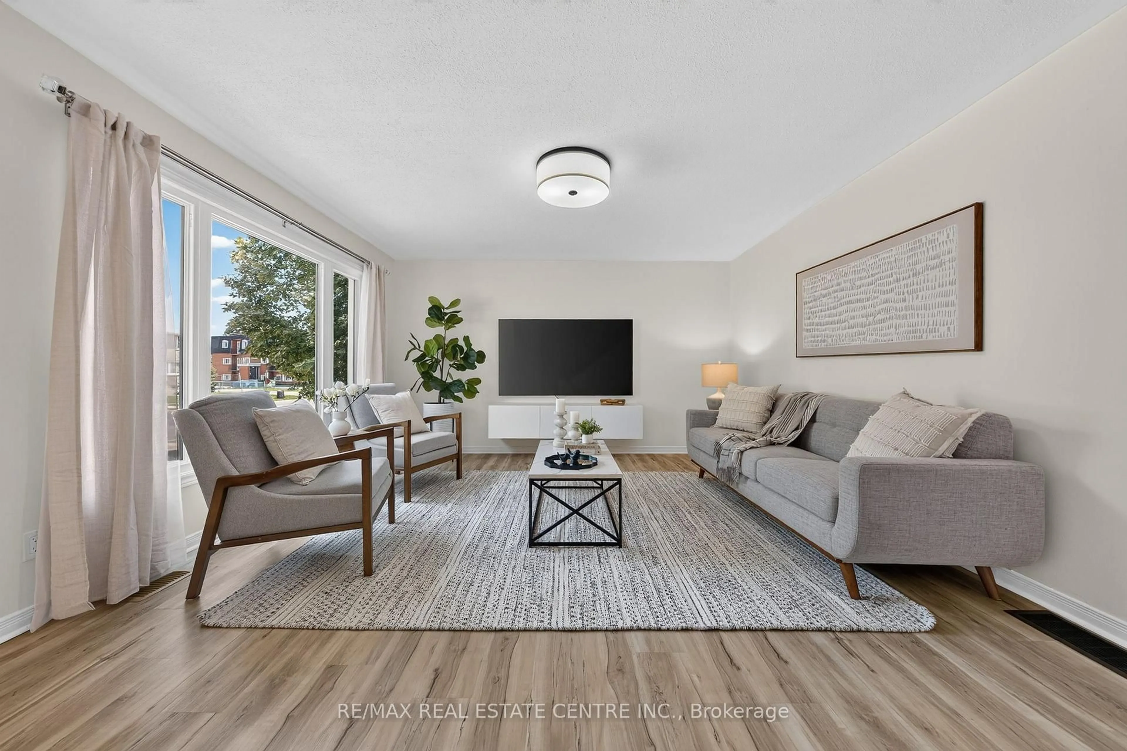 Living room with furniture, unknown for 21 Coachwood Rd, Brantford Ontario N3R 3R5