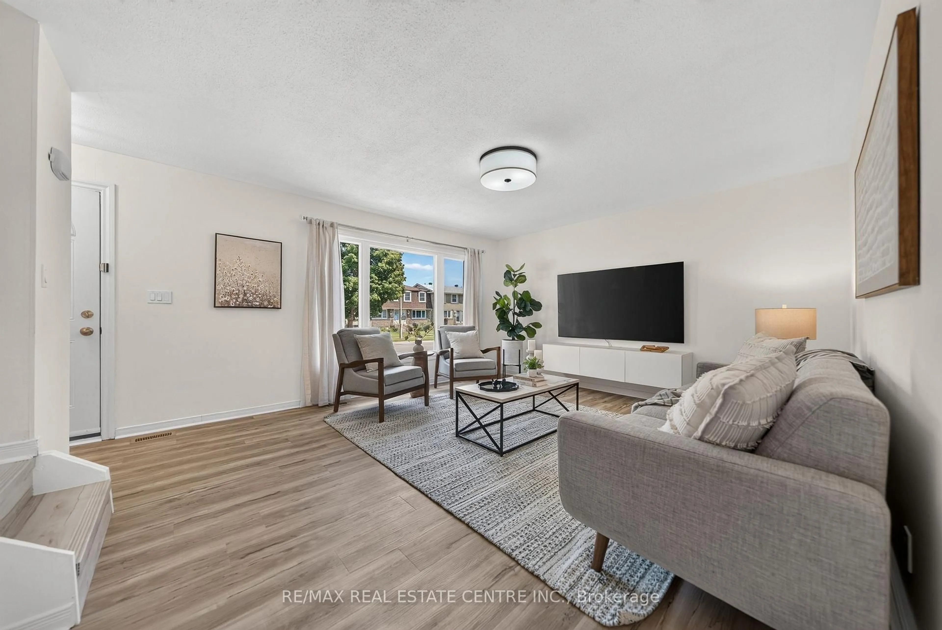 Living room with furniture, unknown for 21 Coachwood Rd, Brantford Ontario N3R 3R5