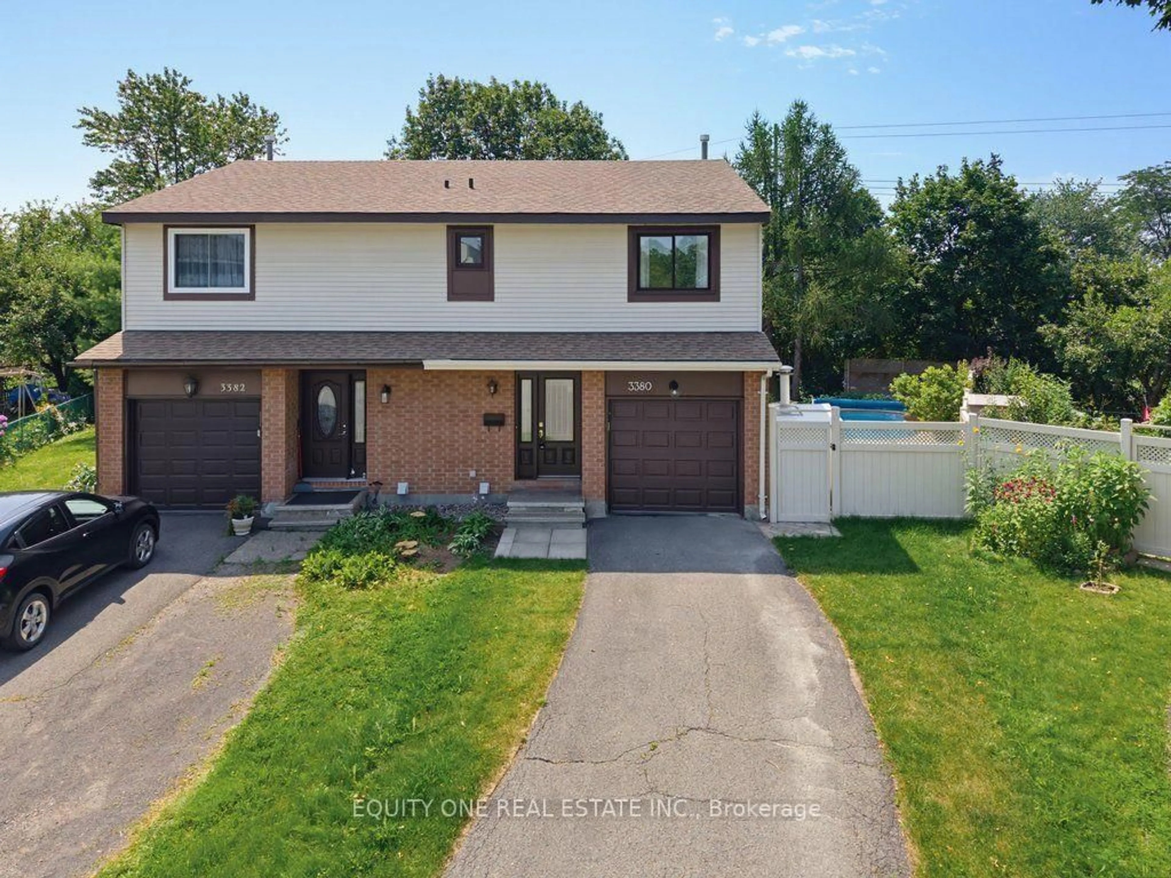 A pic from outside/outdoor area/front of a property/back of a property/a pic from drone, street for 3380 Uplands Dr, Ottawa Ontario K1V 0E3