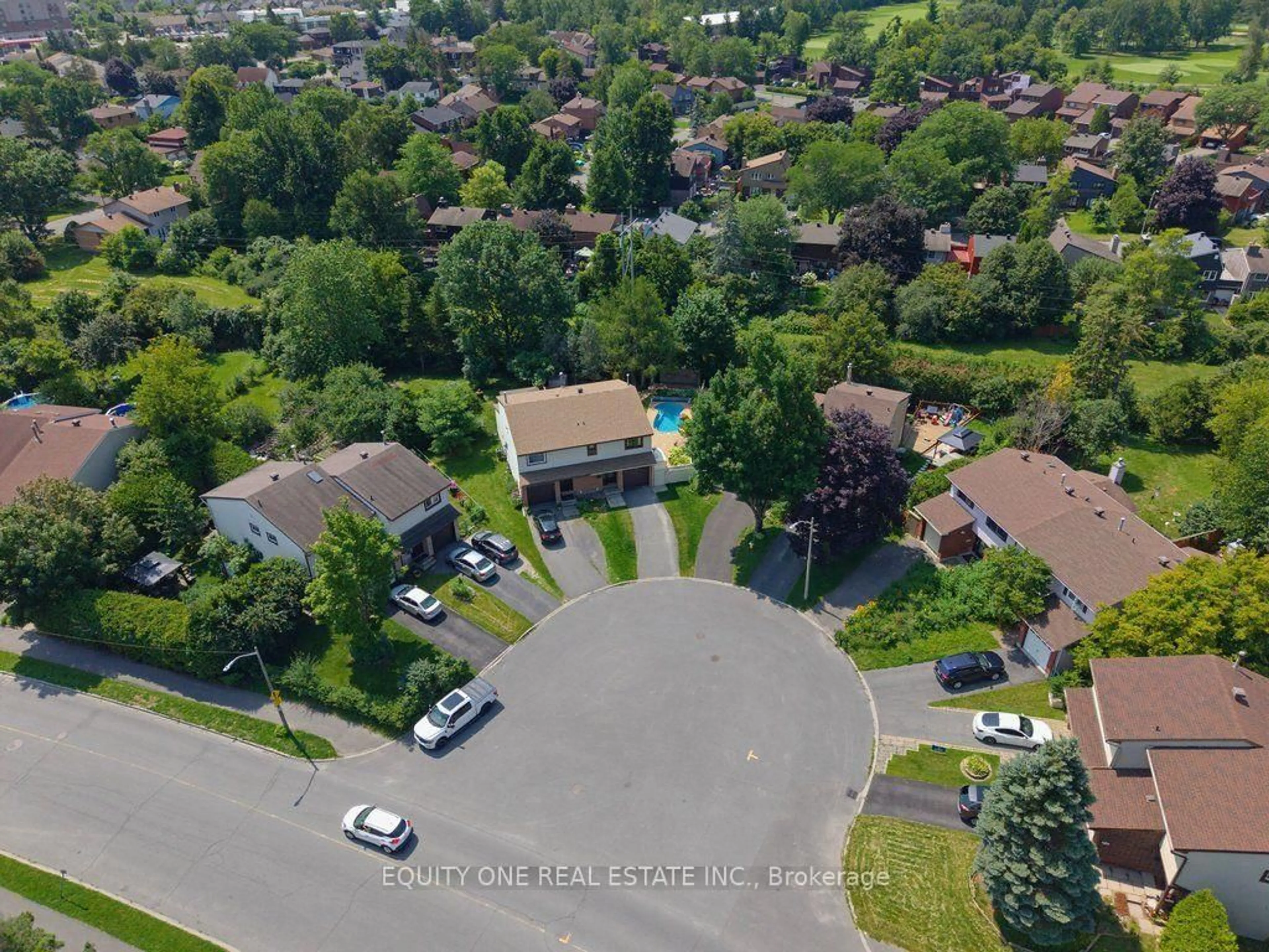 A pic from outside/outdoor area/front of a property/back of a property/a pic from drone, street for 3380 Uplands Dr, Ottawa Ontario K1V 0E3