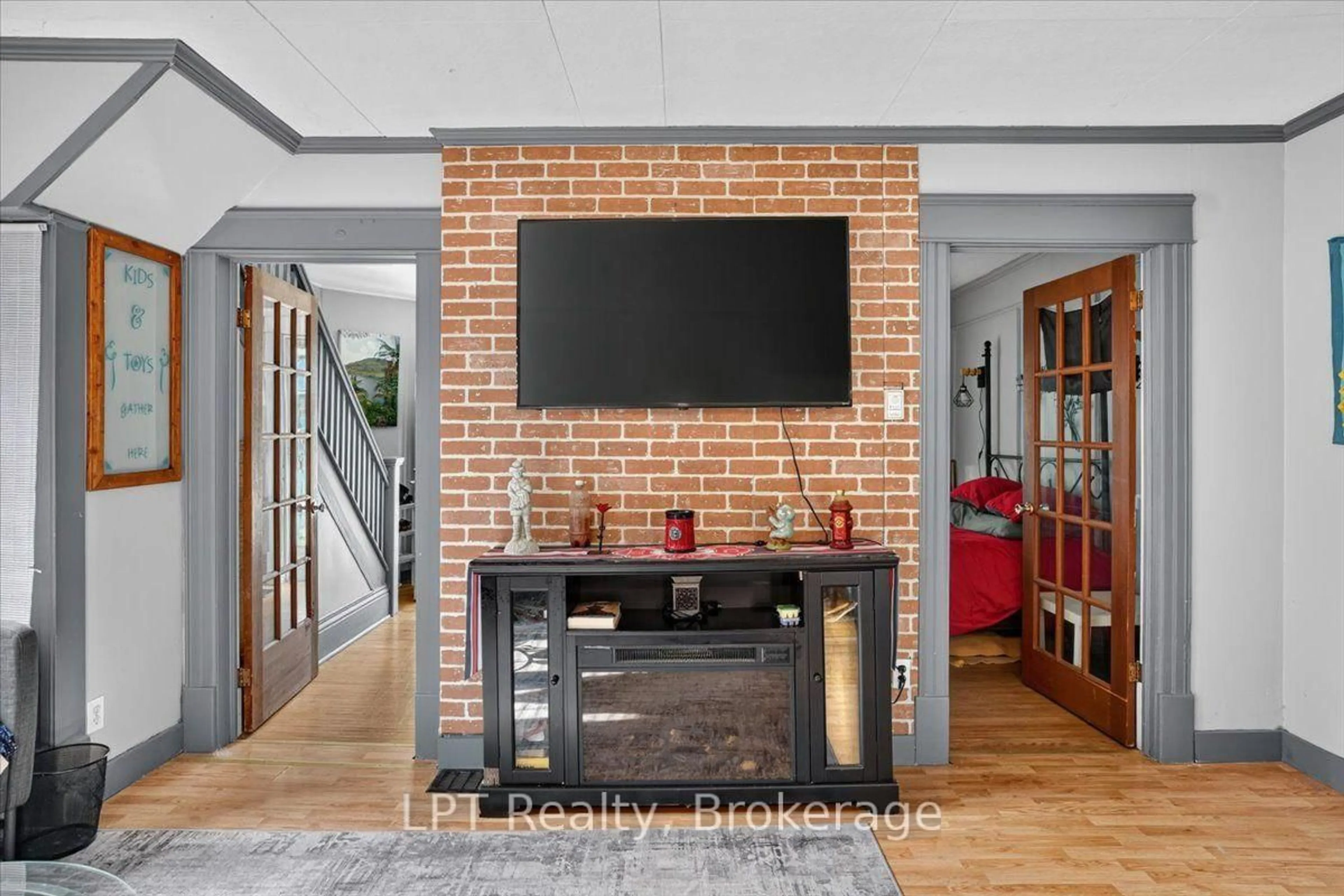 Home theater for 611 Romaine St, Peterborough Ontario K9J 2E5