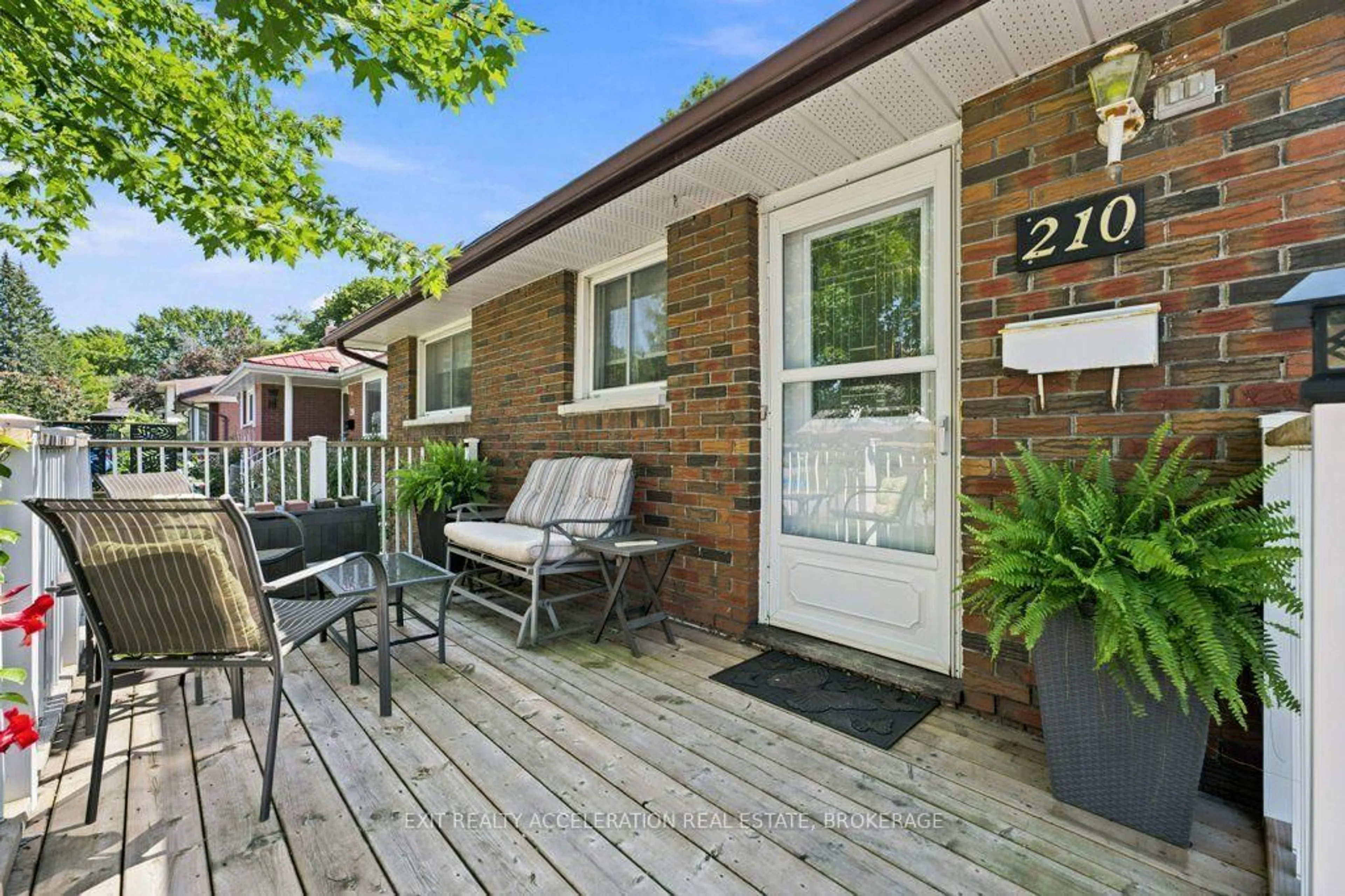 Patio, street for 210 Union St, Greater Napanee Ontario K7R 2W6