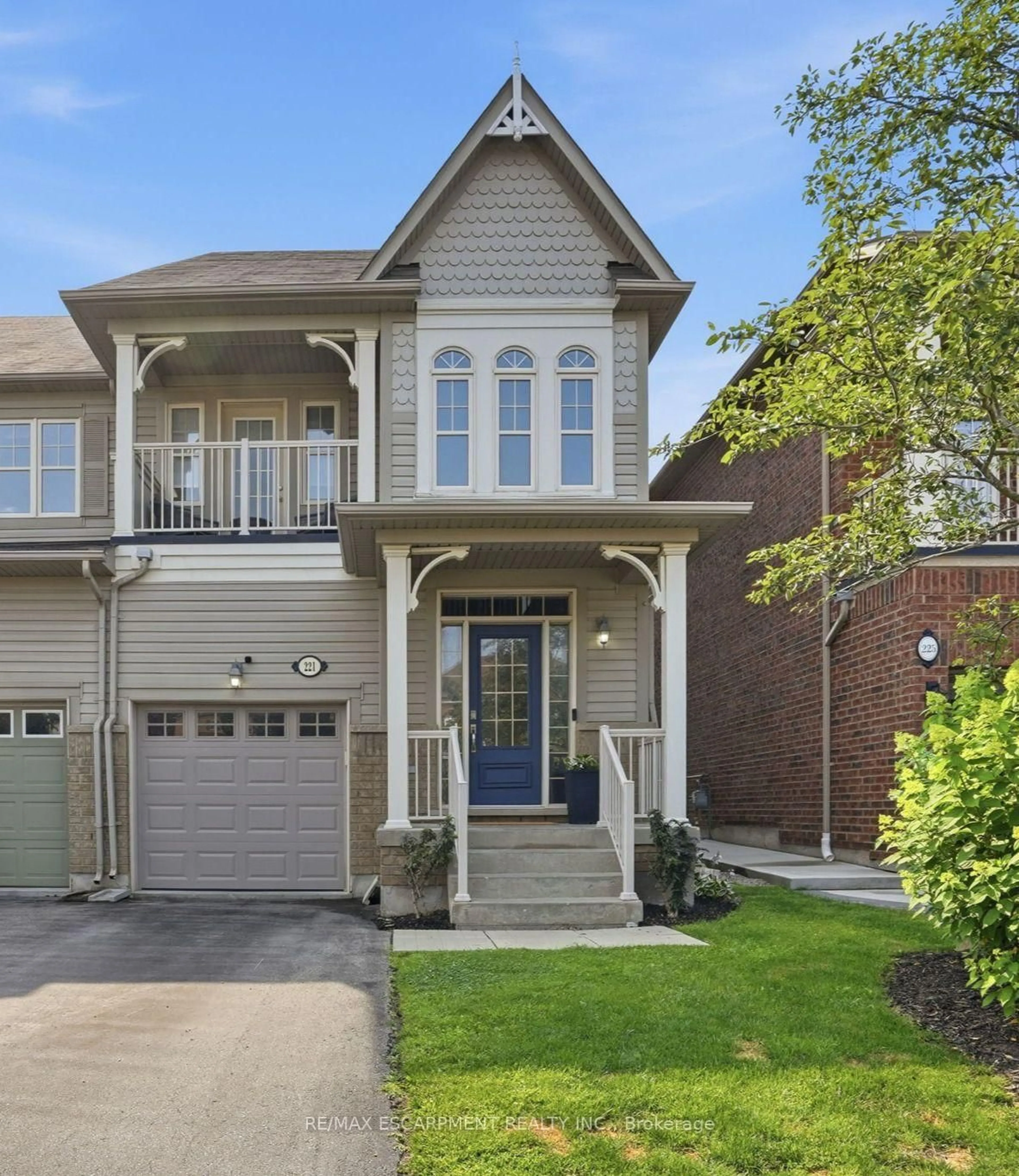 Home with brick exterior material, street for 221 Nisbet Blvd, Hamilton Ontario L8B 0S5