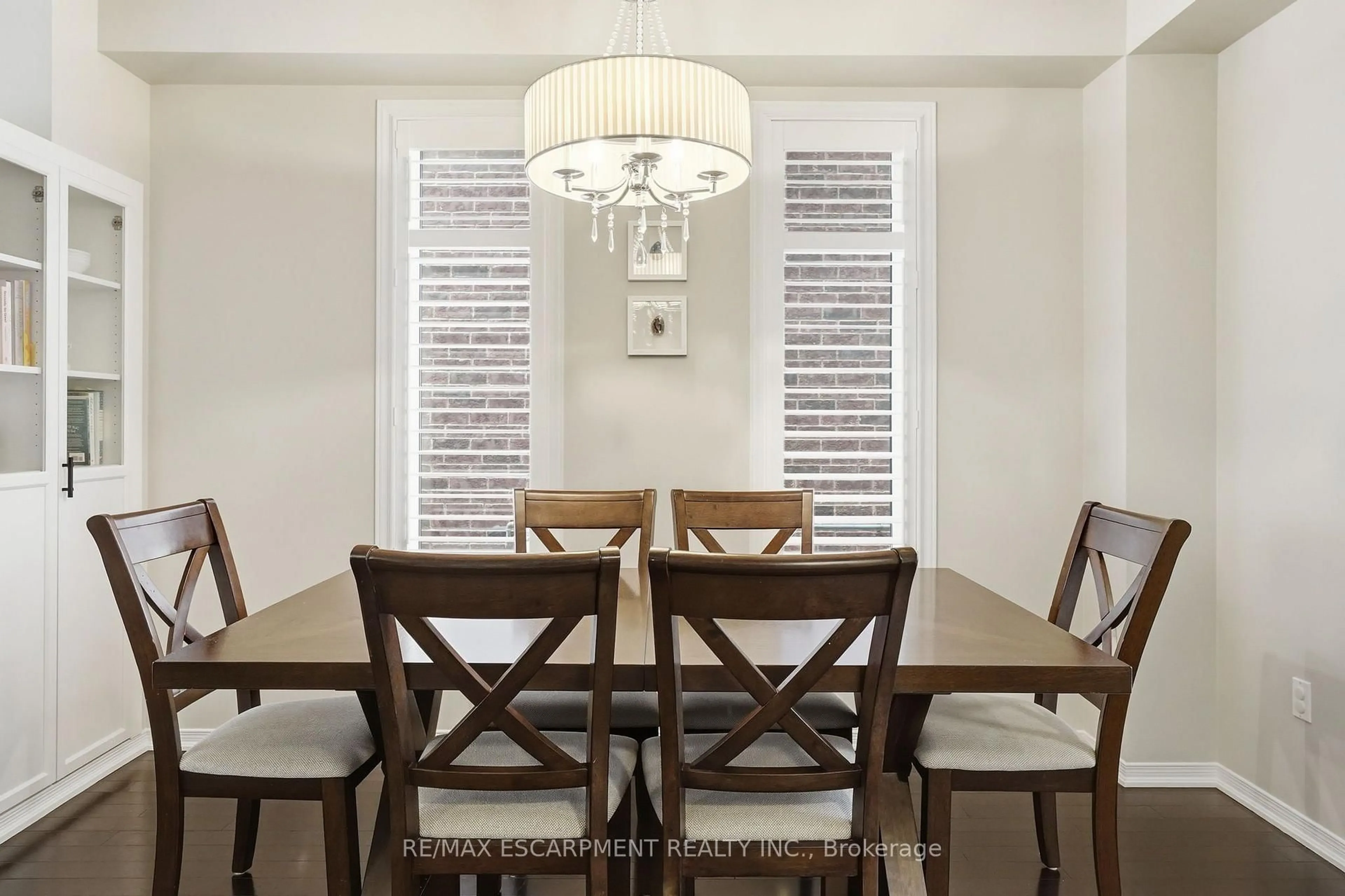 Dining room, wood/laminate floor for 221 Nisbet Blvd, Hamilton Ontario L8B 0S5