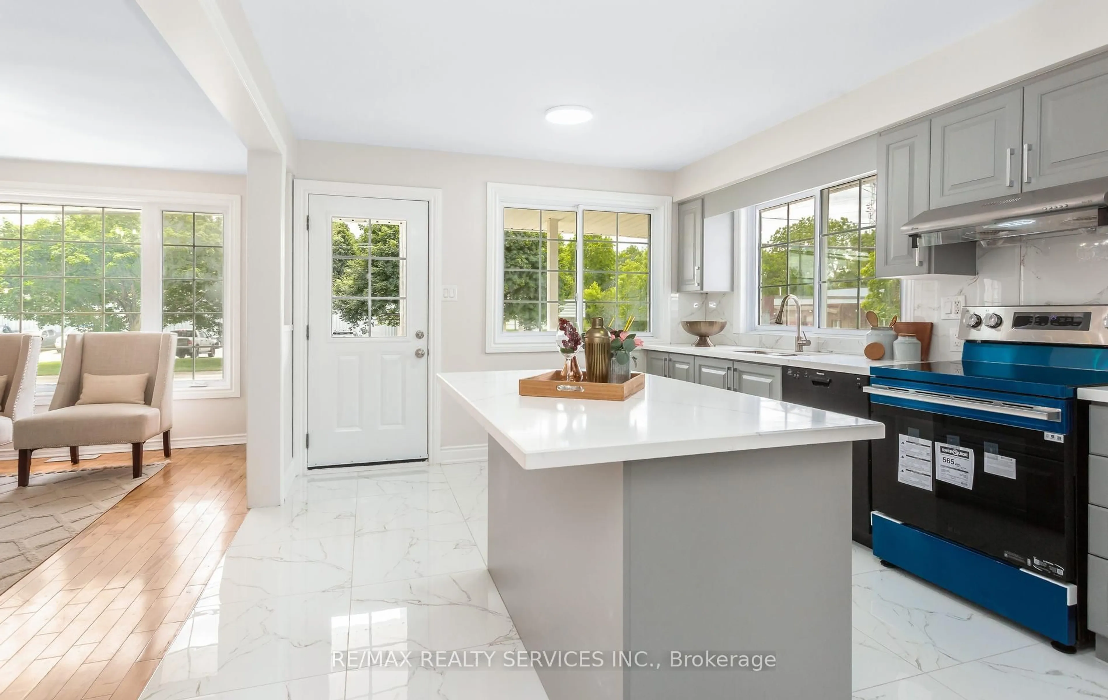 Open concept kitchen, ceramic/tile floor for 176 Samuelson St, Cambridge Ontario N1R 1K3