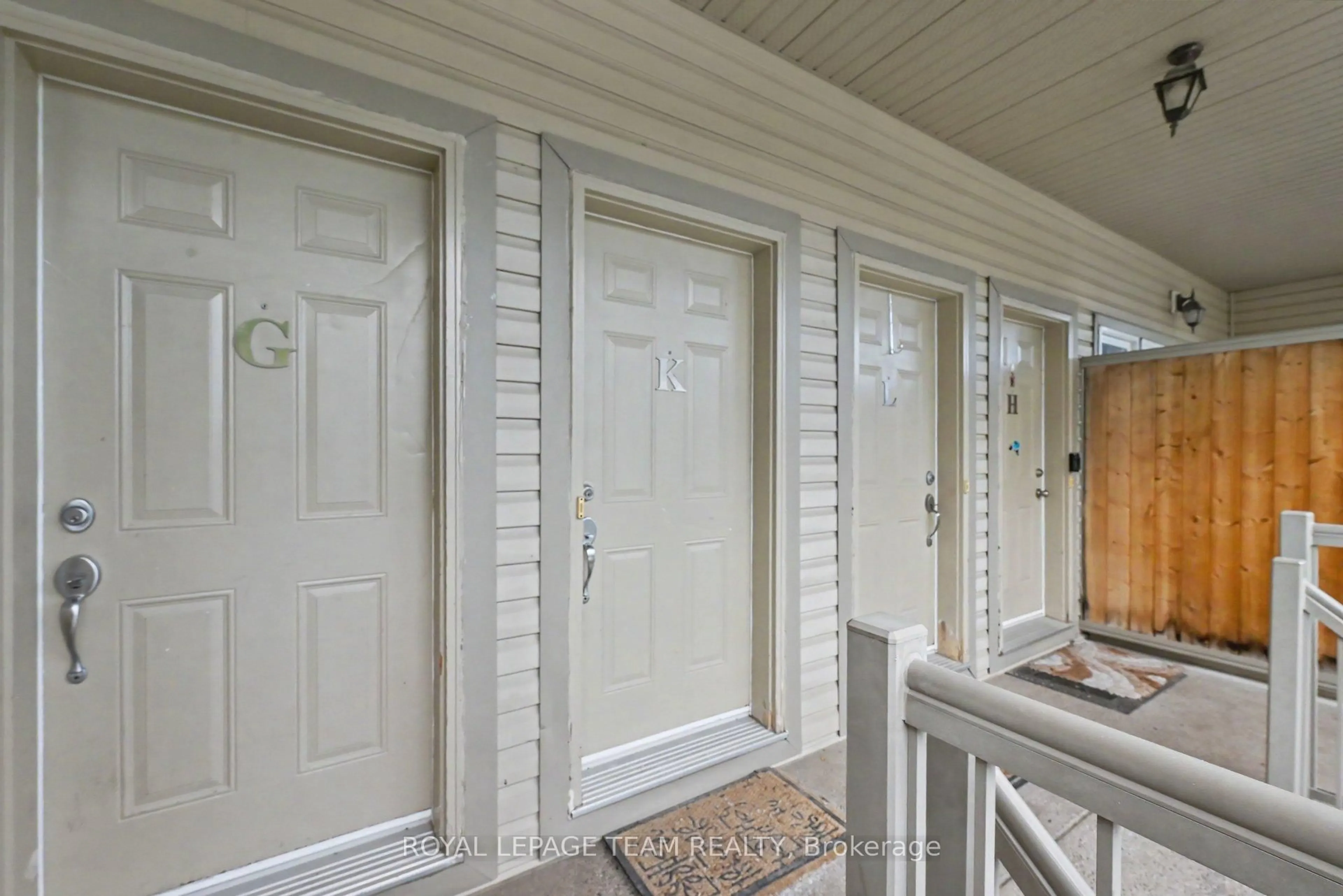 Indoor entryway for 251 CRESTWAY Dr #K, Ottawa Ontario K2G 0A9