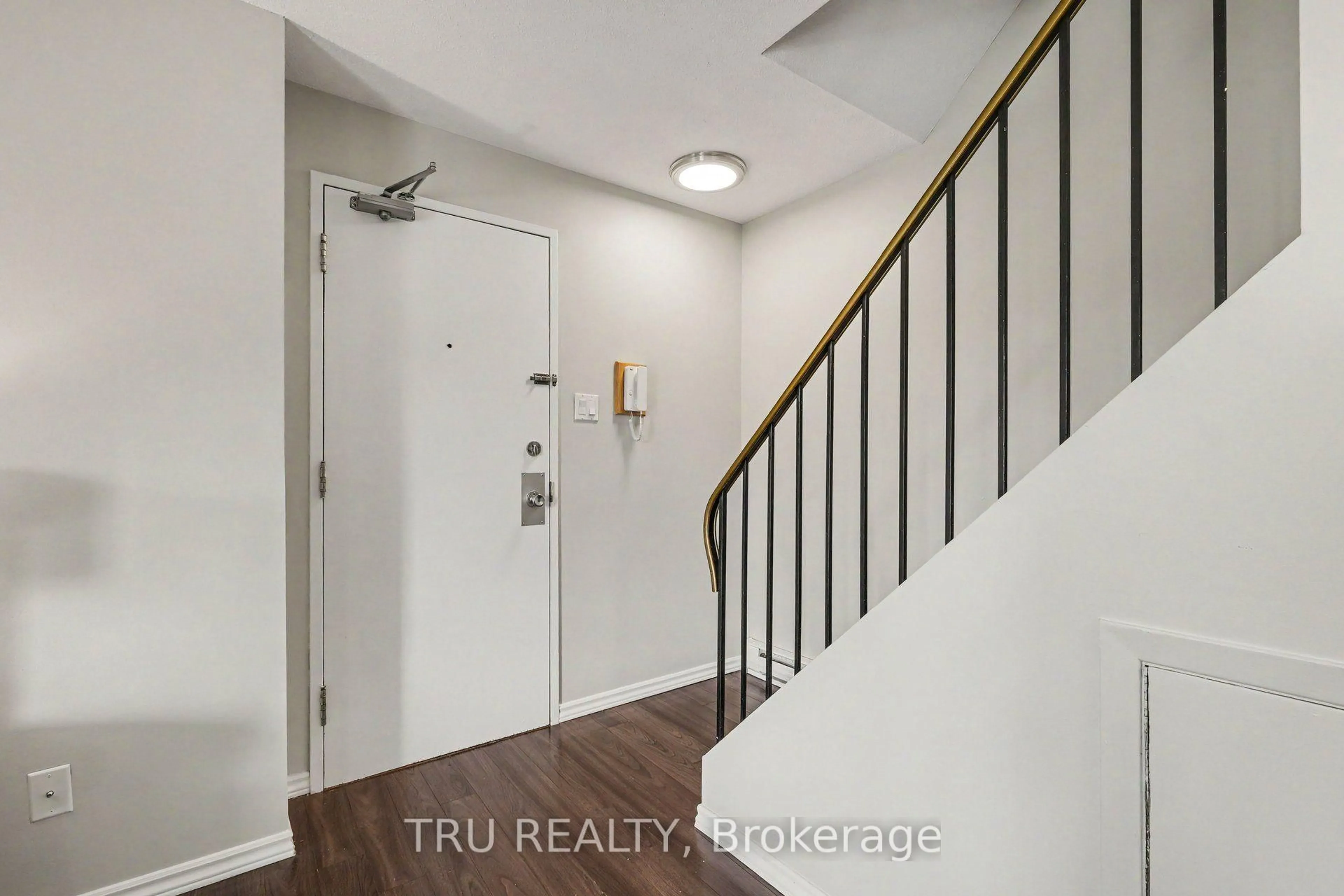 Indoor entryway for 22 Sweetbriar Circ #8, Ottawa Ontario K2J 2K4