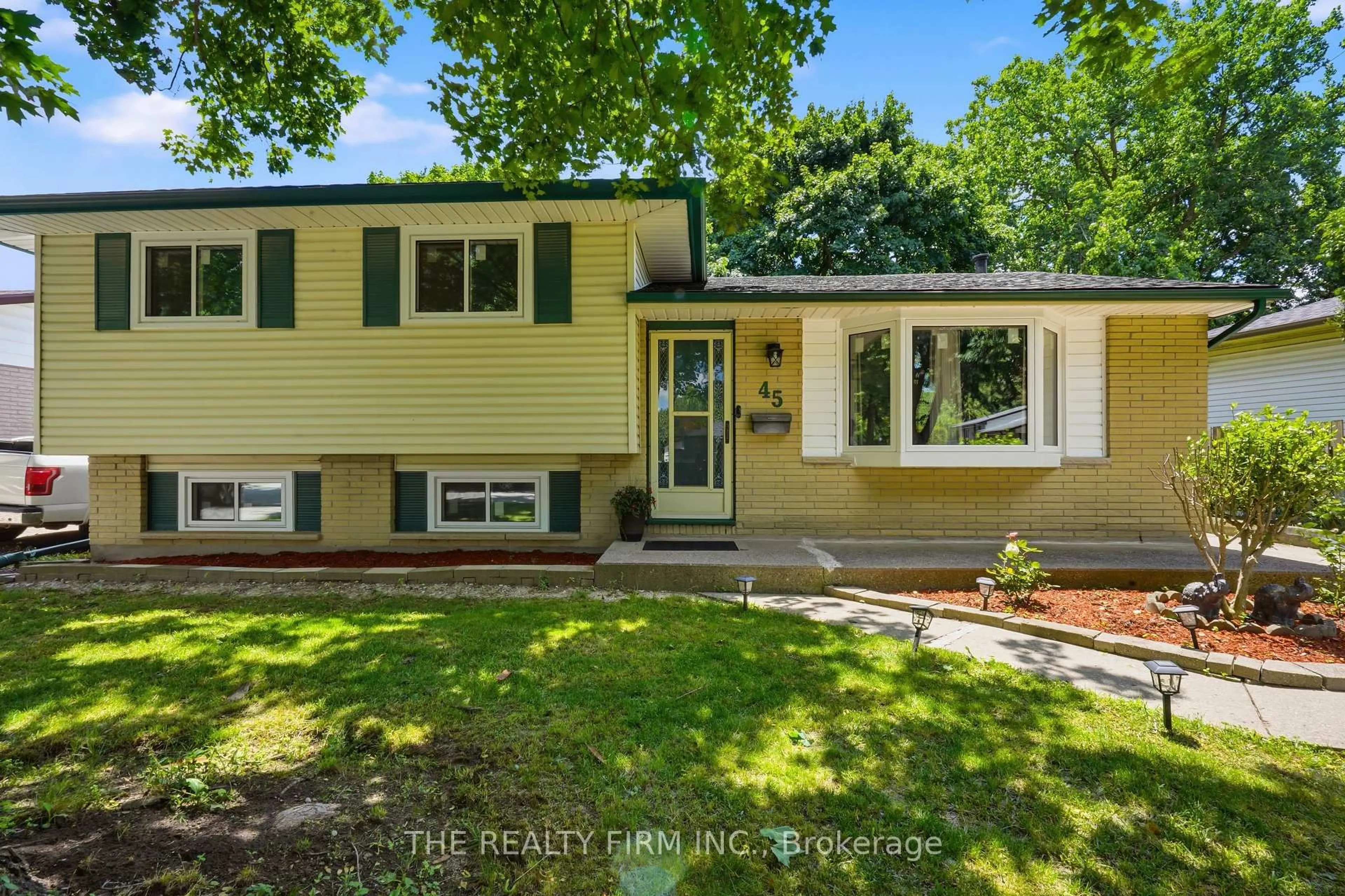 Home with vinyl exterior material, street for 45 Amy Cres, London East Ontario N5Y 4A5