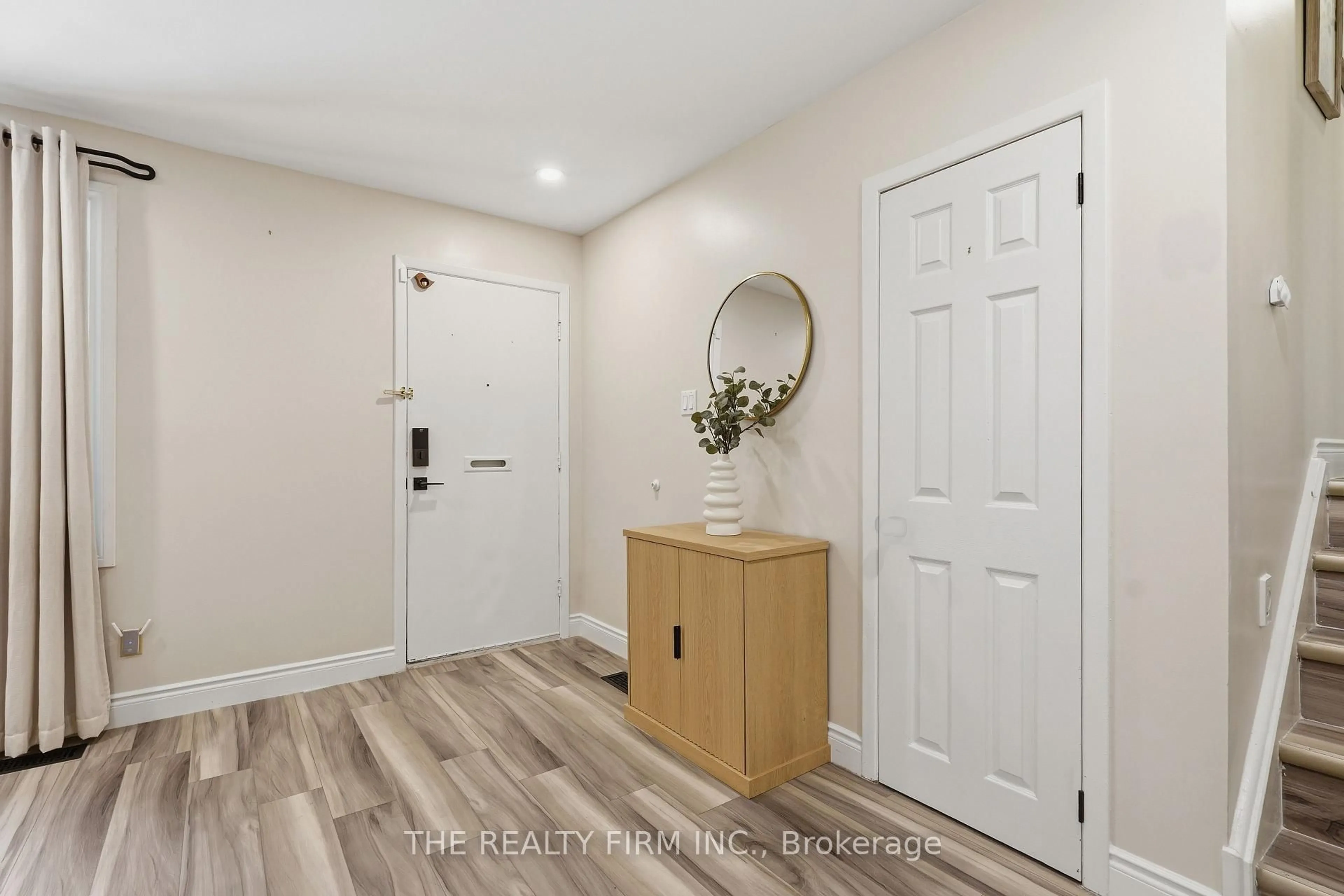 Indoor entryway for 45 Amy Cres, London East Ontario N5Y 4A5