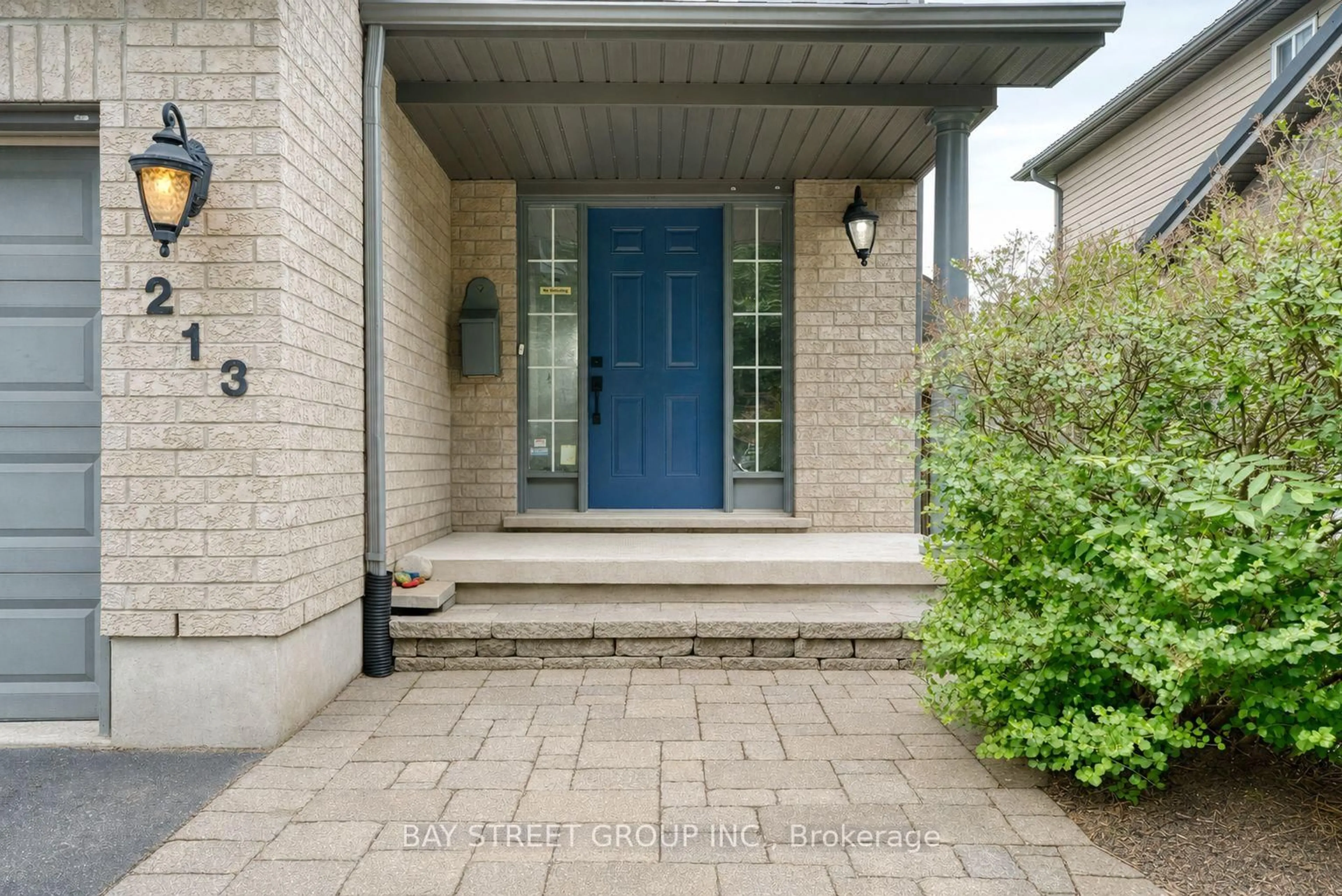 Indoor entryway for 213 HAWTHORNE Rd, London North Ontario N6G 5A2