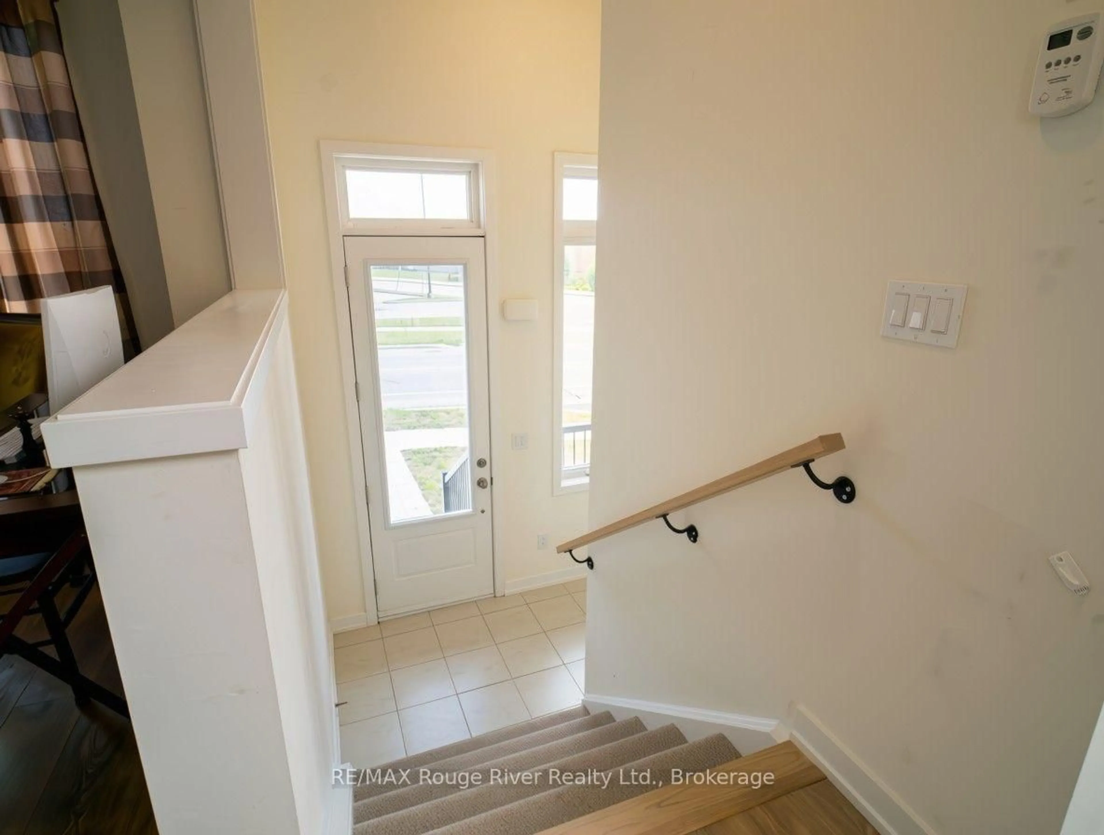 Indoor entryway for 160 Densmore Rd #19, Cobourg Ontario K9A 0X8