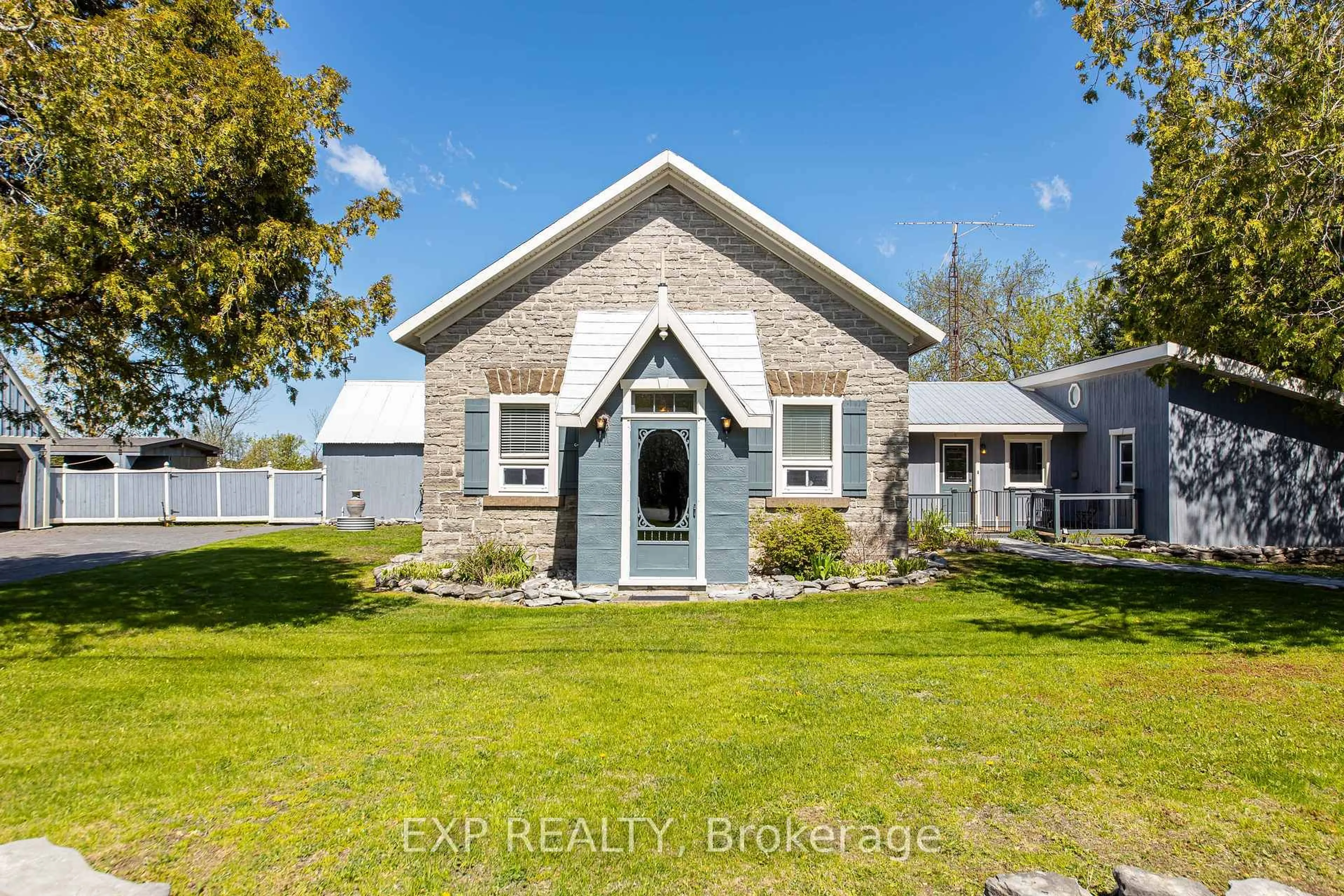 Home with vinyl exterior material, water/lake/river/ocean view for 616 Kidd Rd, Ashton Ontario K0A 1B0