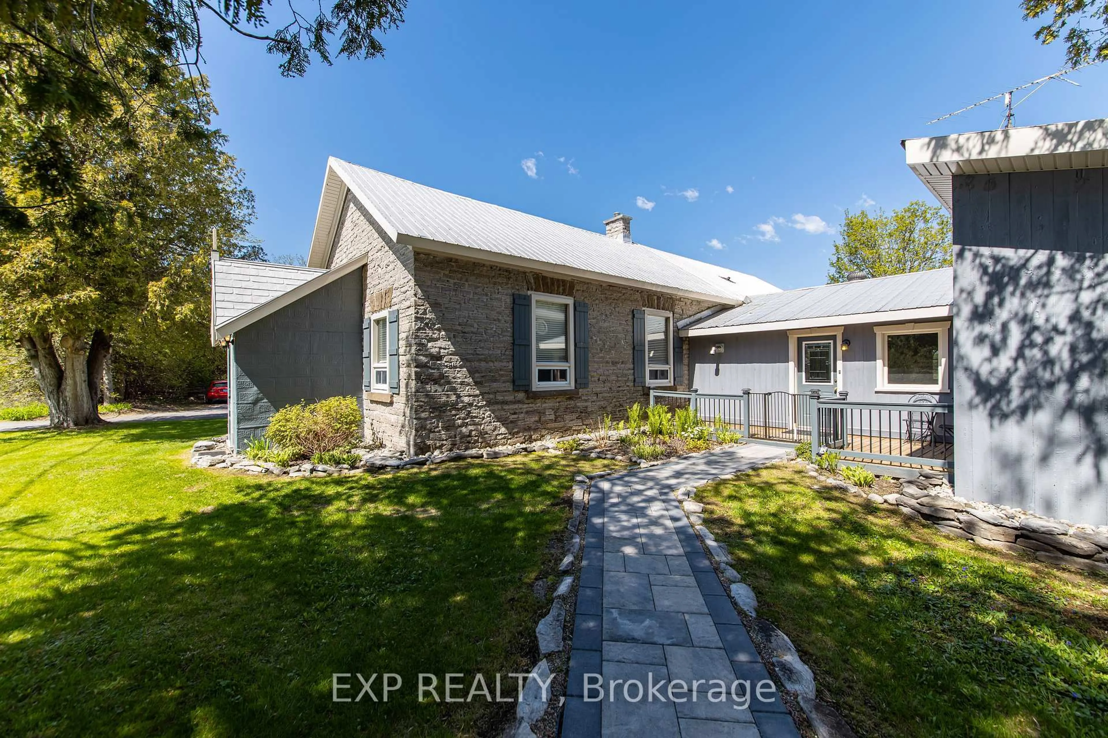 A pic from outside/outdoor area/front of a property/back of a property/a pic from drone, street for 616 Kidd Rd, Ashton Ontario K0A 1B0