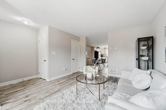 7768 Ascot Circ #5, Niagara Falls 4