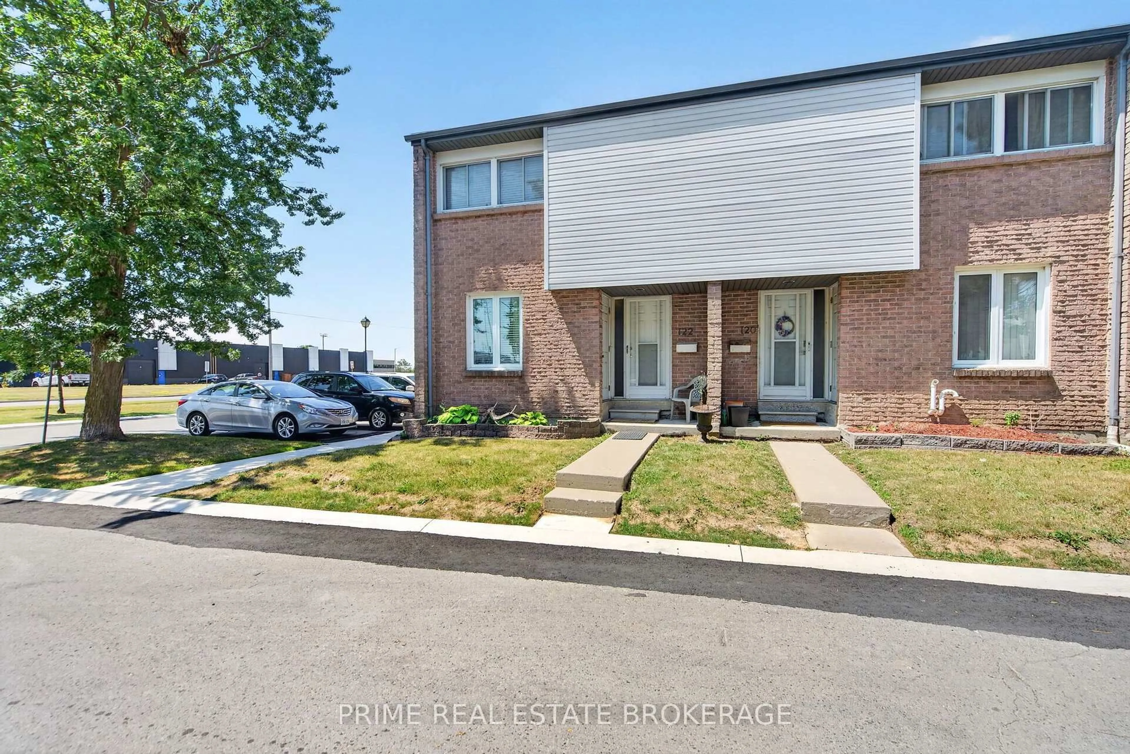 A pic from outside/outdoor area/front of a property/back of a property/a pic from drone, street for 500 Osgoode Dr #122, London South Ontario N6E 2G9