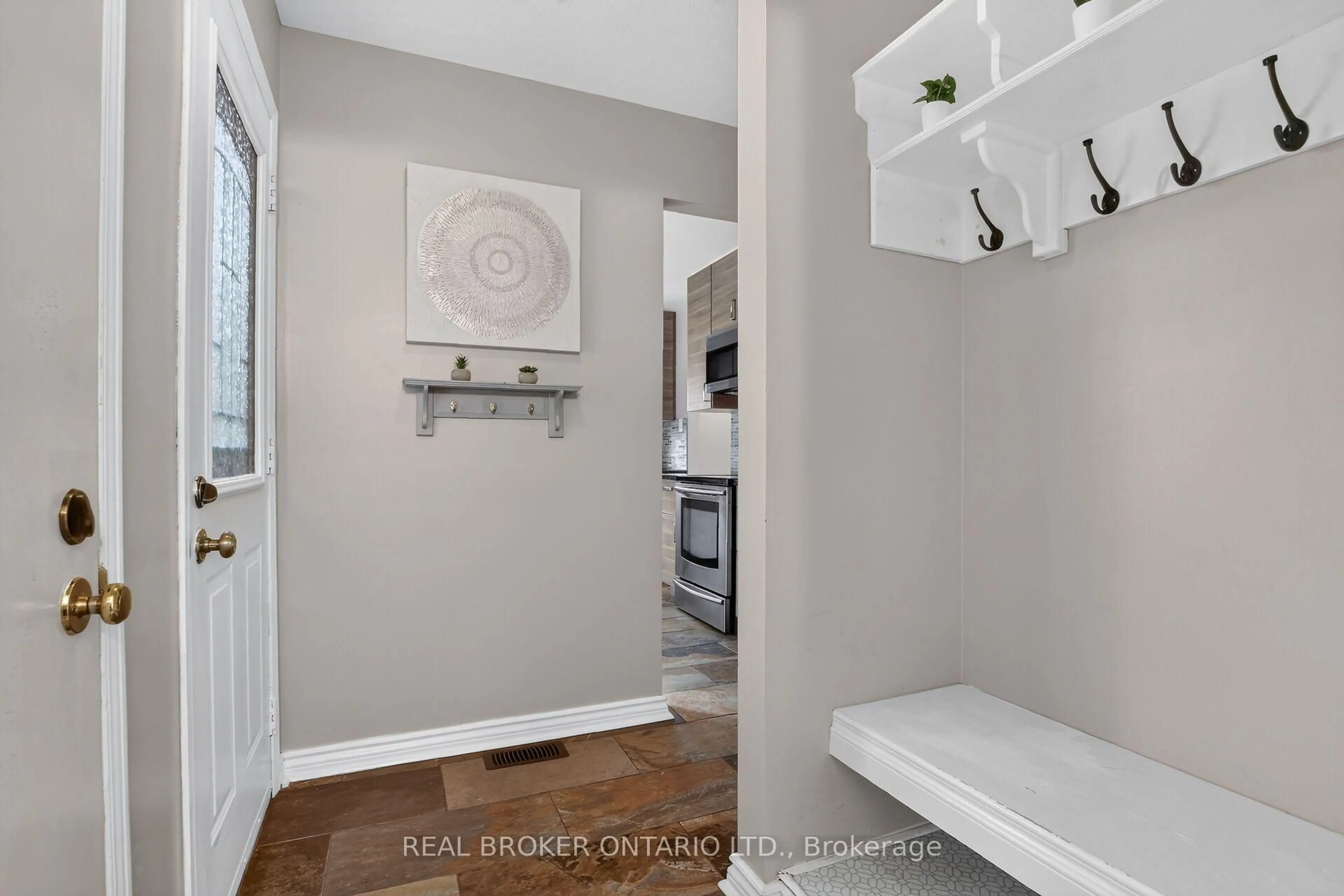 Indoor entryway for 25 Moresby Dr, Ottawa Ontario K2M 2E5