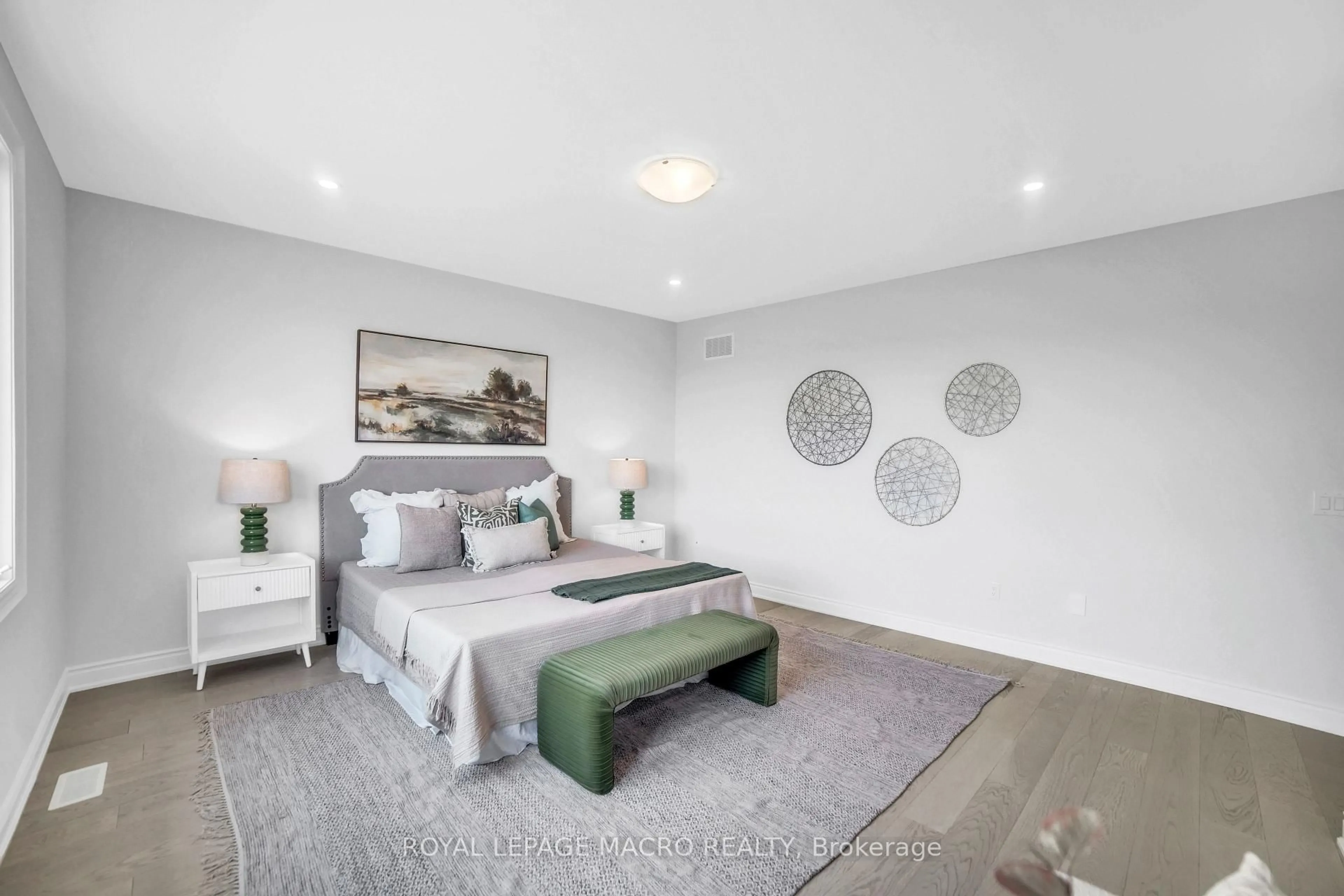 A pic of a room for 1061 West 5th St, Hamilton Ontario L9B 1J5