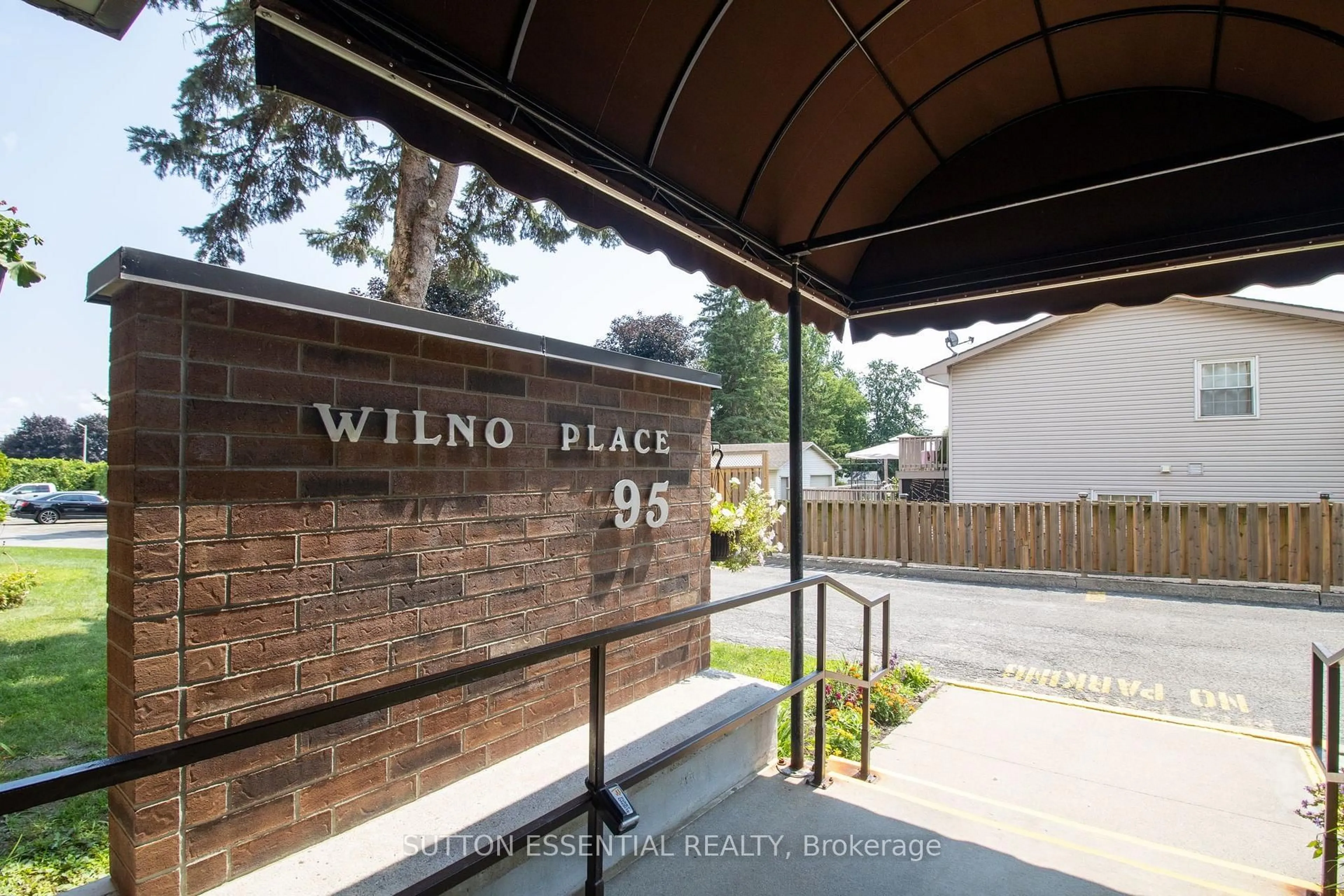 Patio, unknown for 95 Windsor Dr #104, Brockville Ontario K6V 3H7