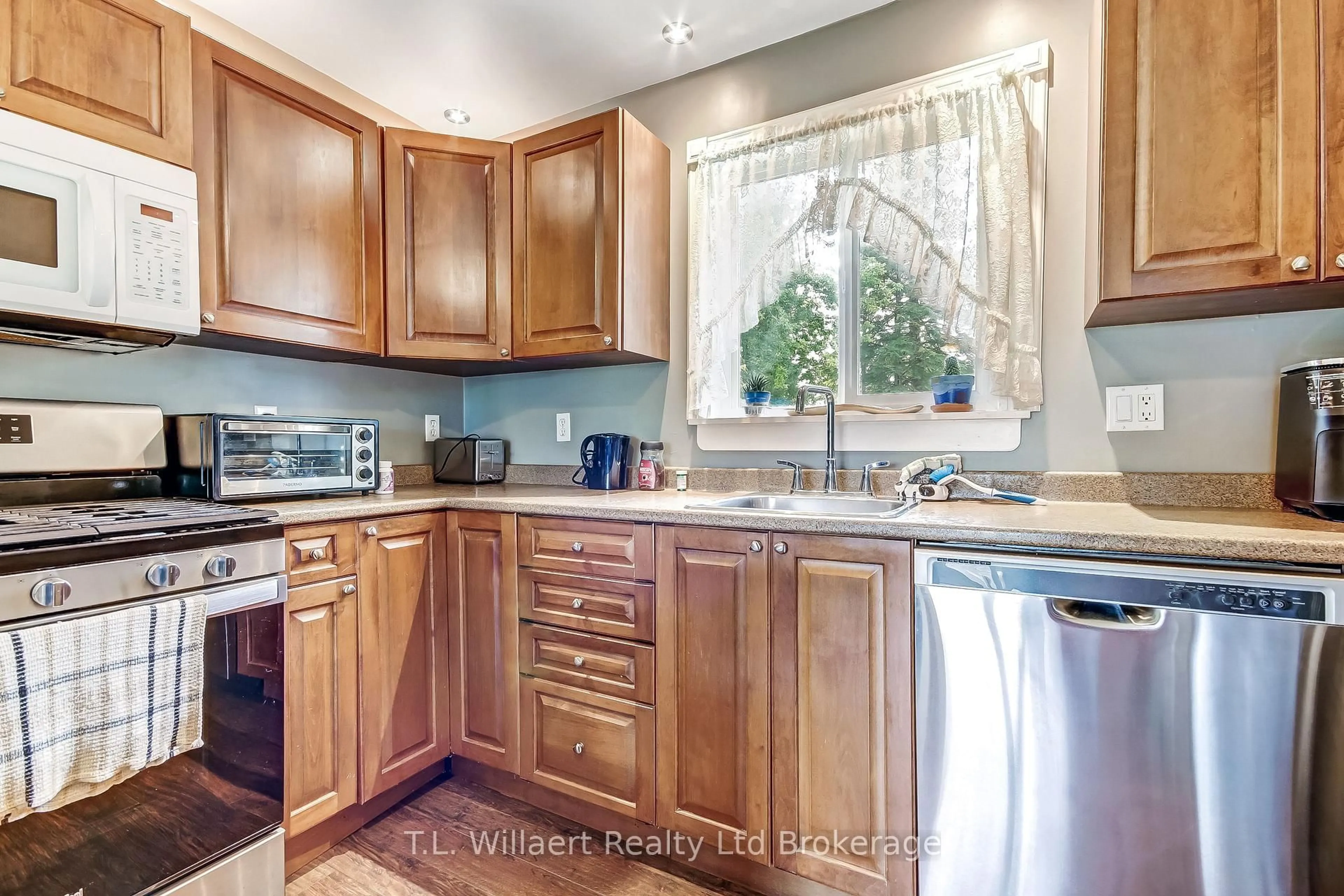 Standard kitchen, unknown for 159 Main St, Norfolk Ontario N0J 1E0