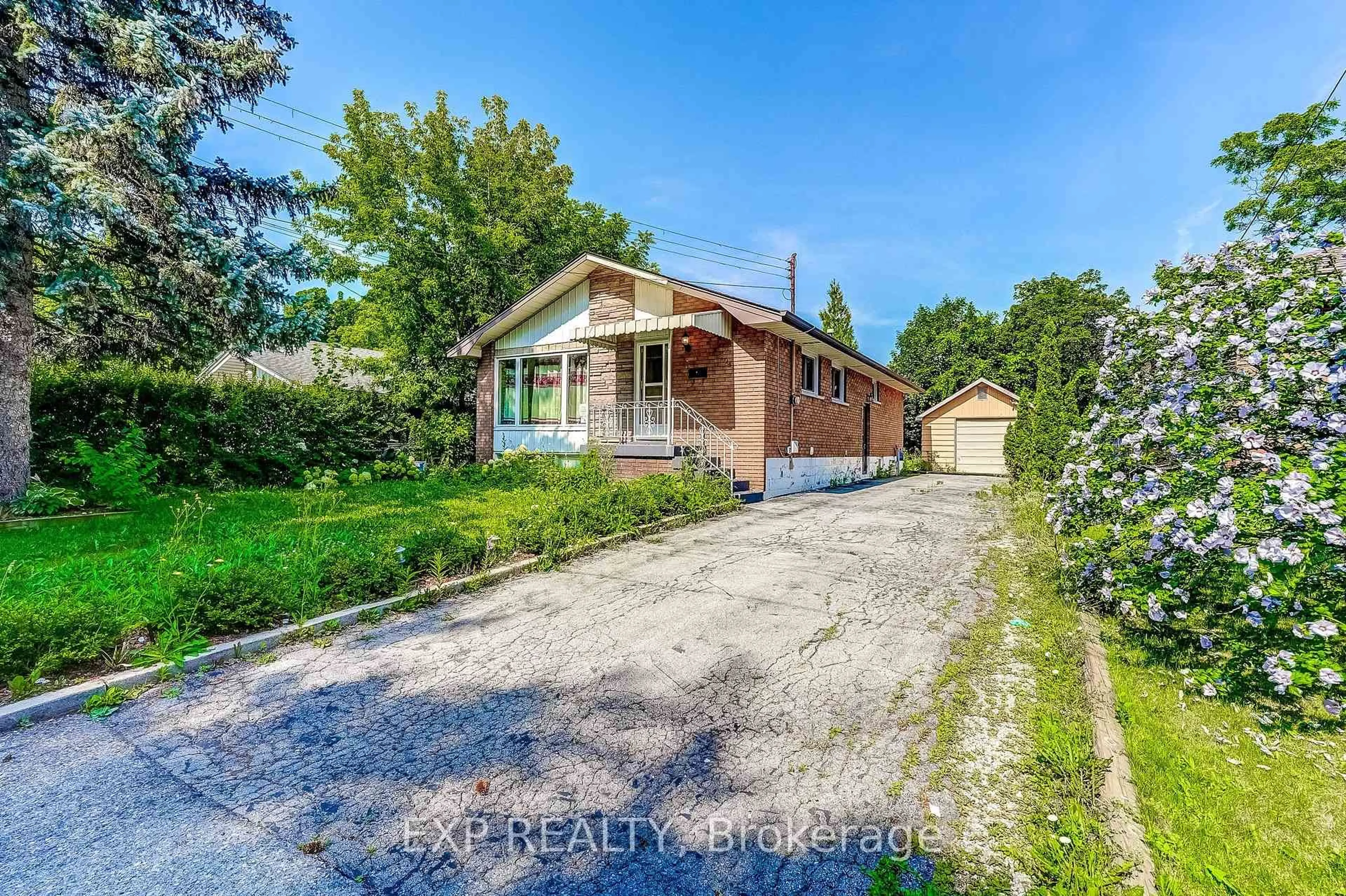 A pic from outside/outdoor area/front of a property/back of a property/a pic from drone, street for 208 West 19th St, Hamilton Ontario L9C 4J2