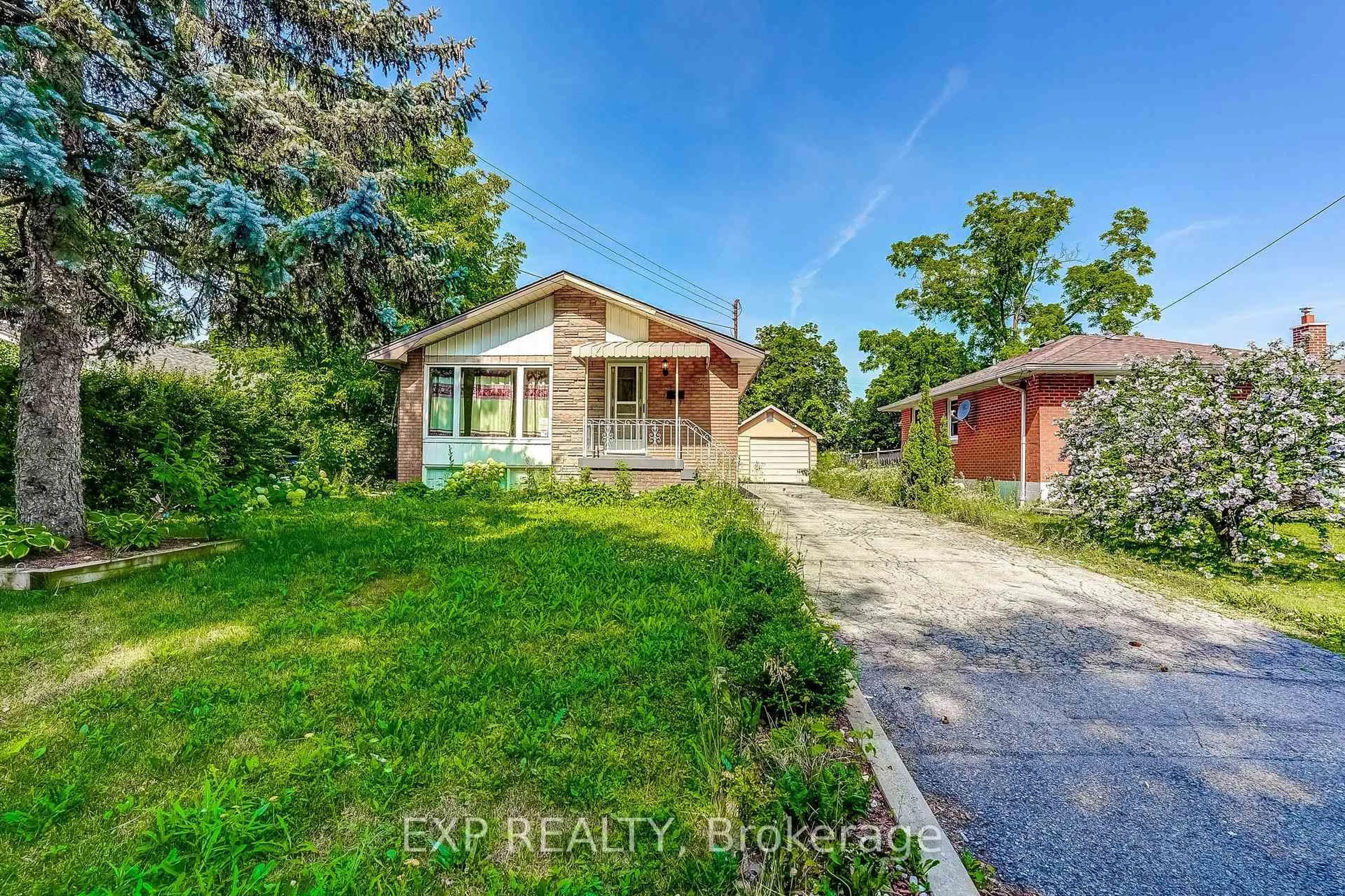 A pic from outside/outdoor area/front of a property/back of a property/a pic from drone, street for 208 West 19th St, Hamilton Ontario L9C 4J2