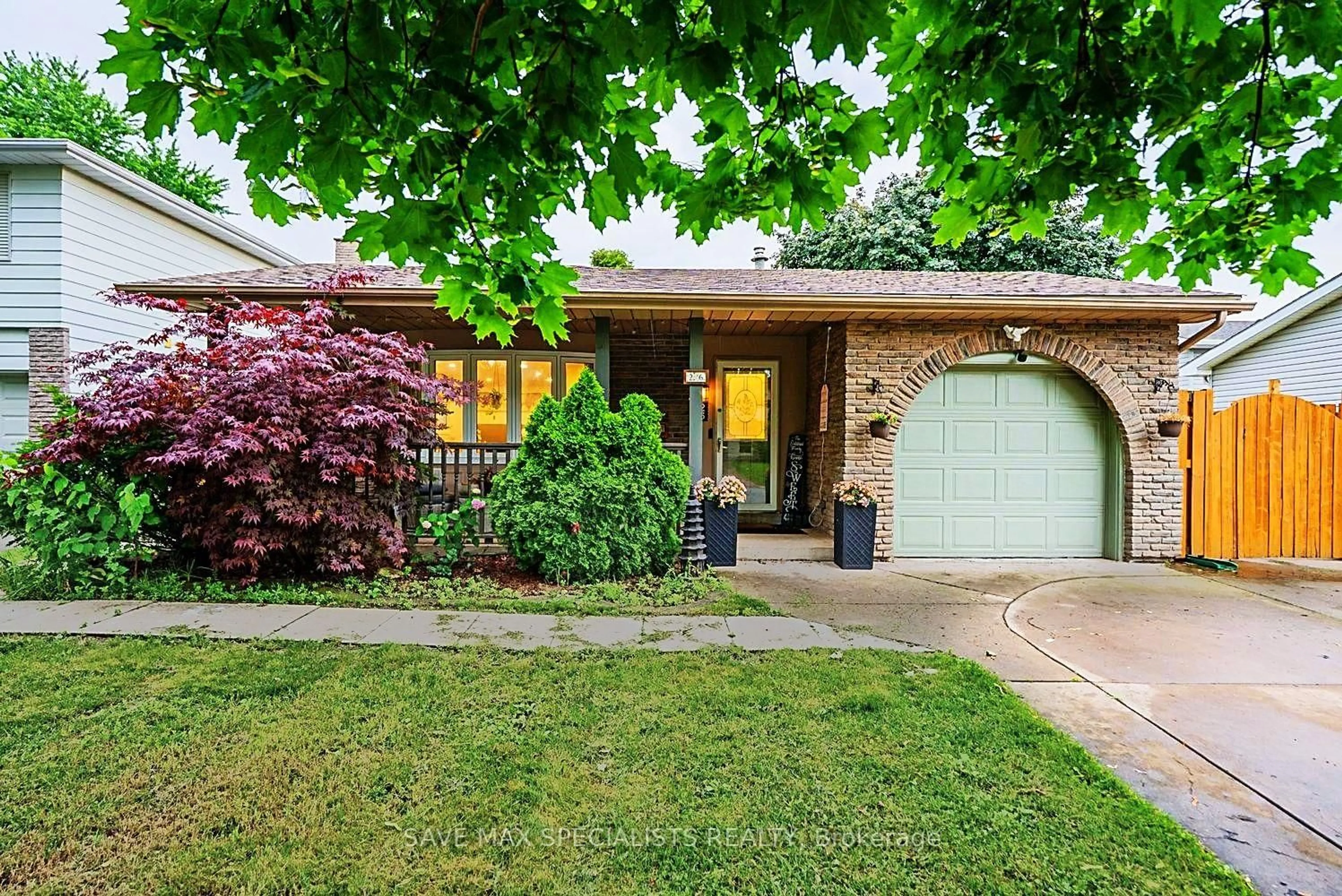 Home with brick exterior material, street for 26 Fairington Cres, St. Catharines Ontario L2N 5W3