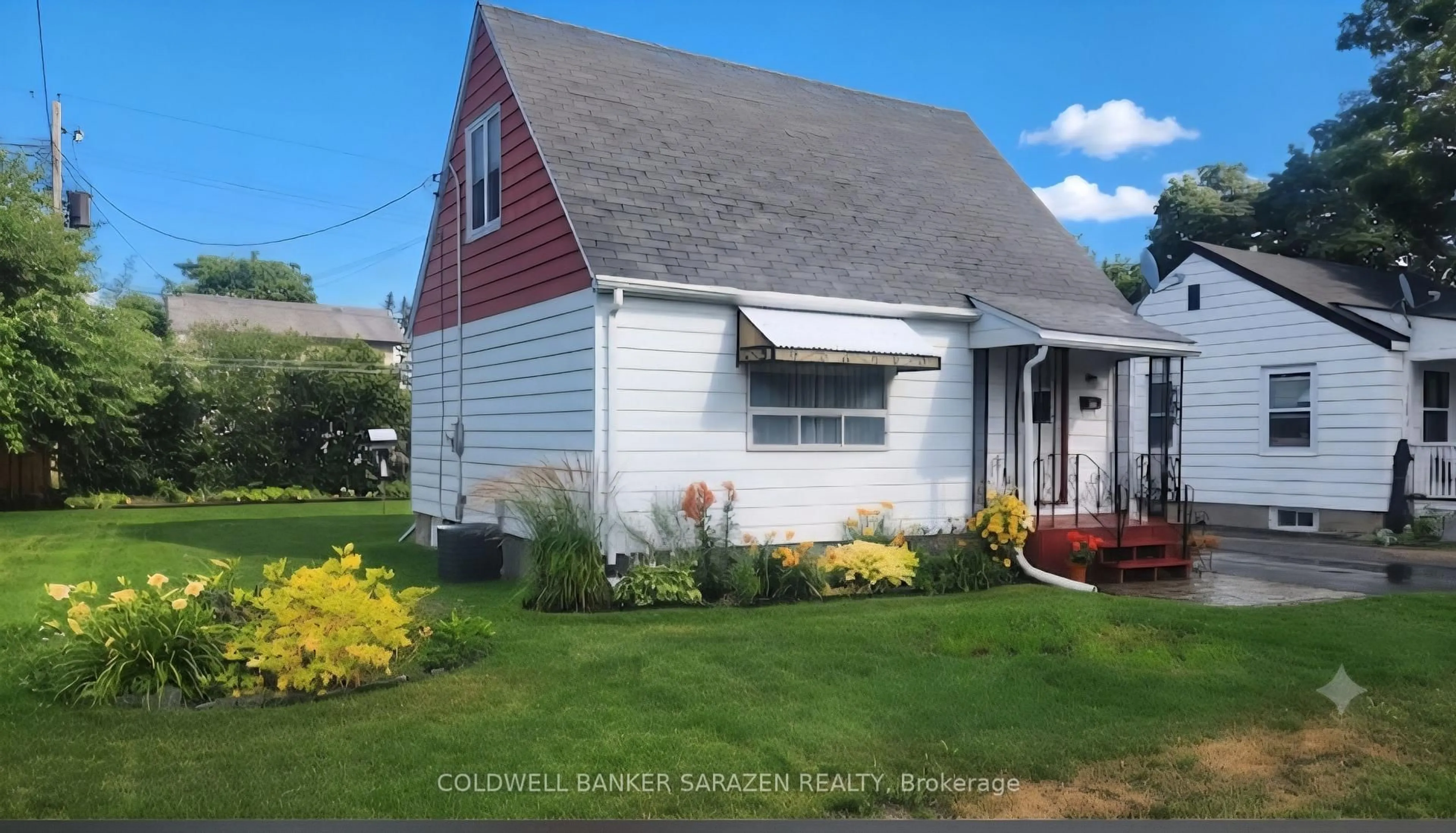 Home with vinyl exterior material, street for 114 Second Ave, Arnprior Ontario K7S 1Y2